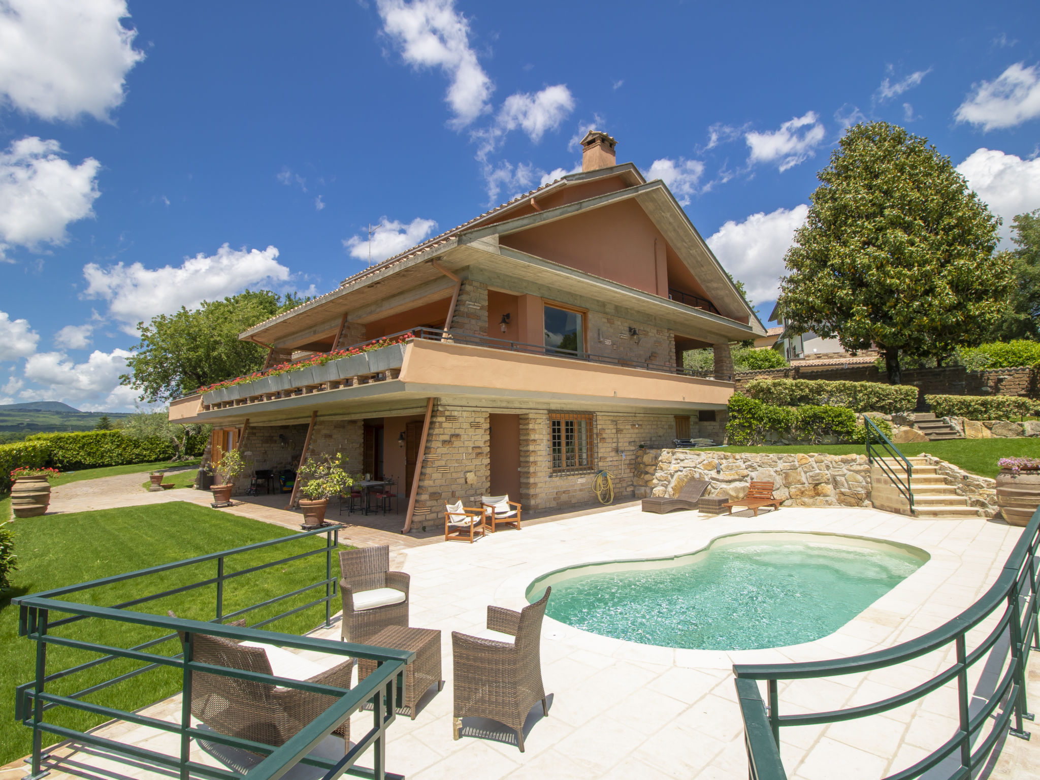 Villa Sutri Lago: Spacious 6-Bedroom Villa with Private Pool and Mountain Views near Rome