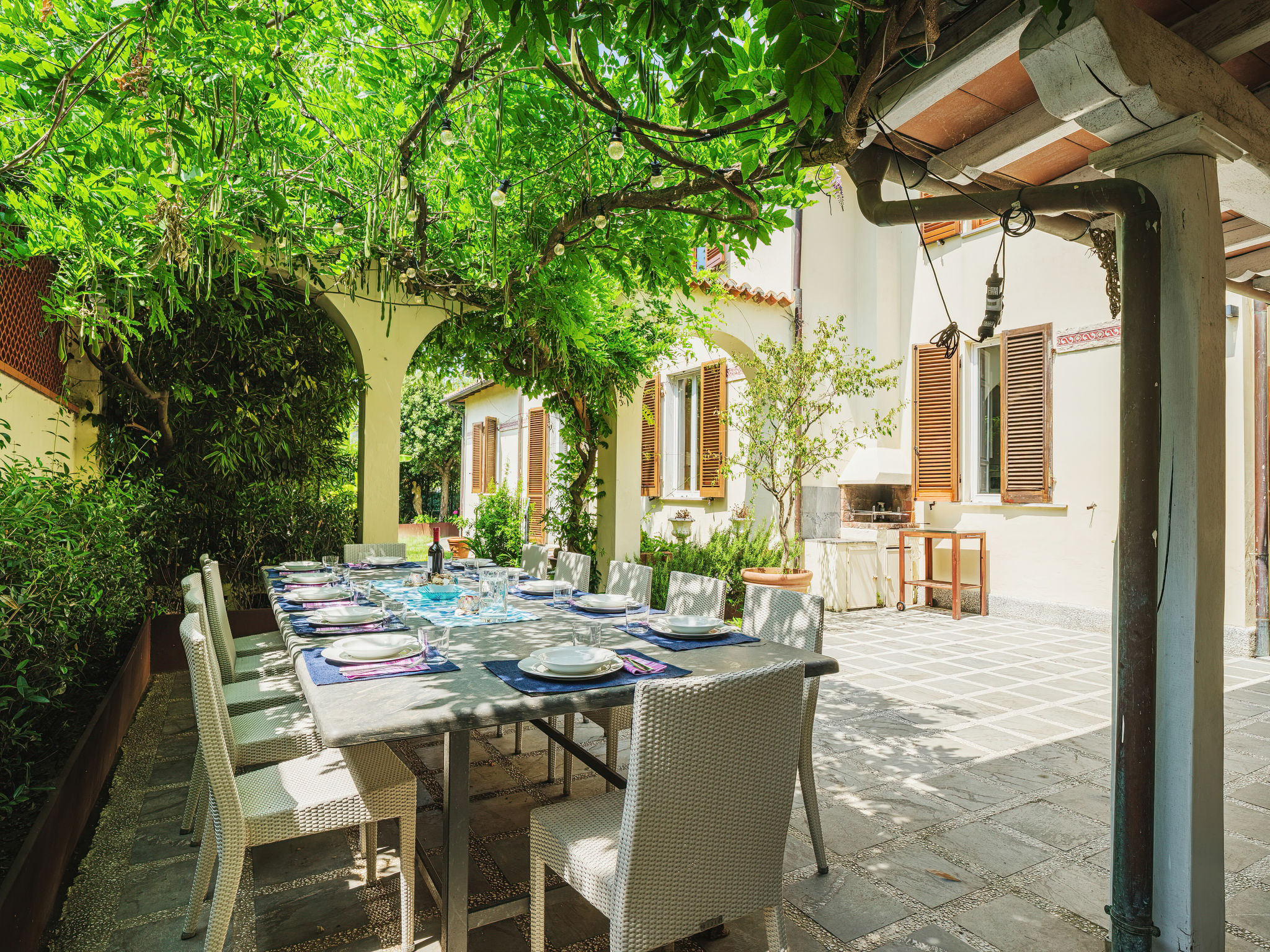 Villa Tamerice Marina: Spacious 4-Bedroom Family Villa Near Beach in Marina di Pietrasanta Tuscany