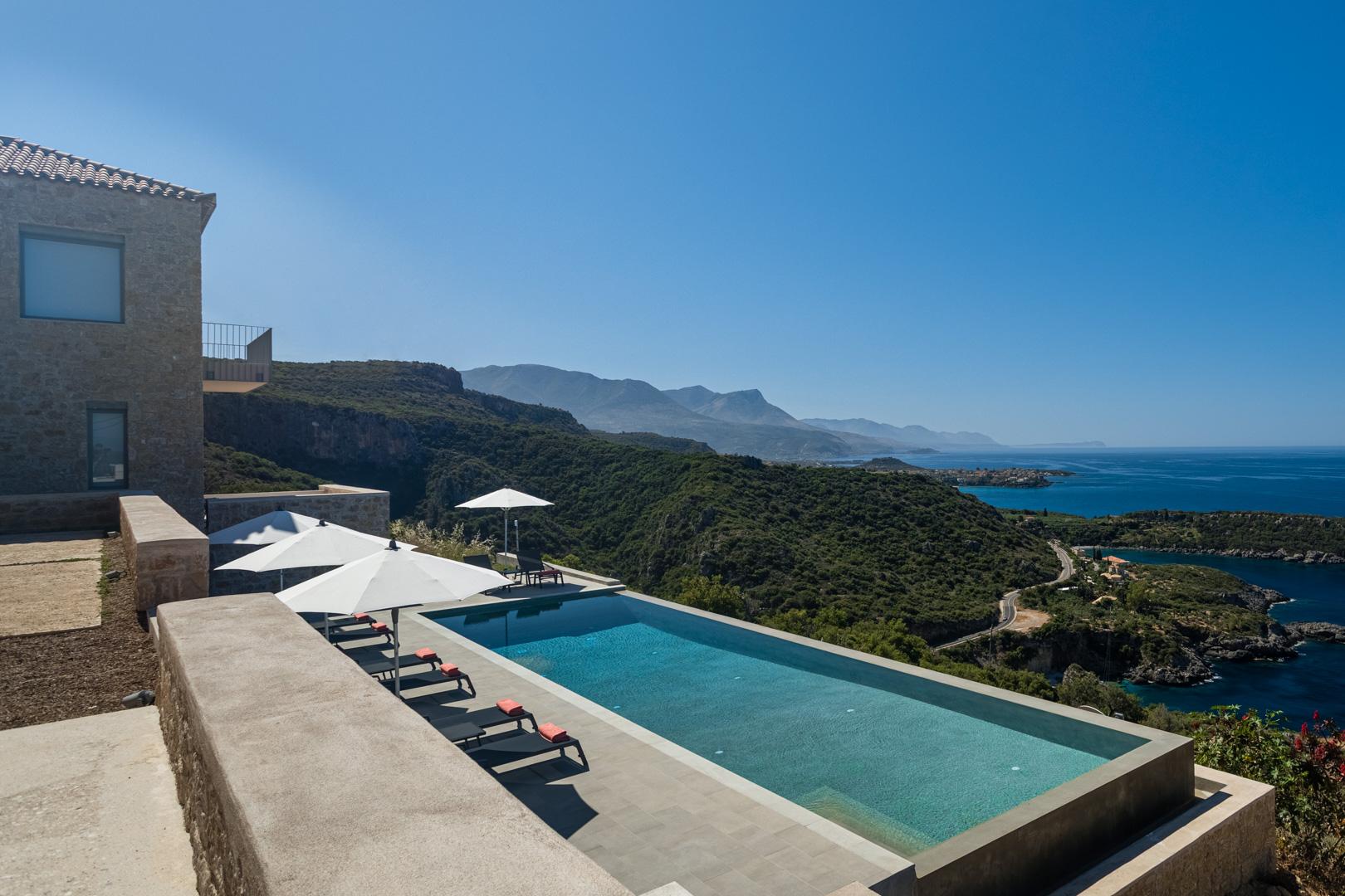 Villa Taygetos Kardamyli: Exclusive 4-Bedroom Apartment with Infinity Pool and Sea Views, Messenia