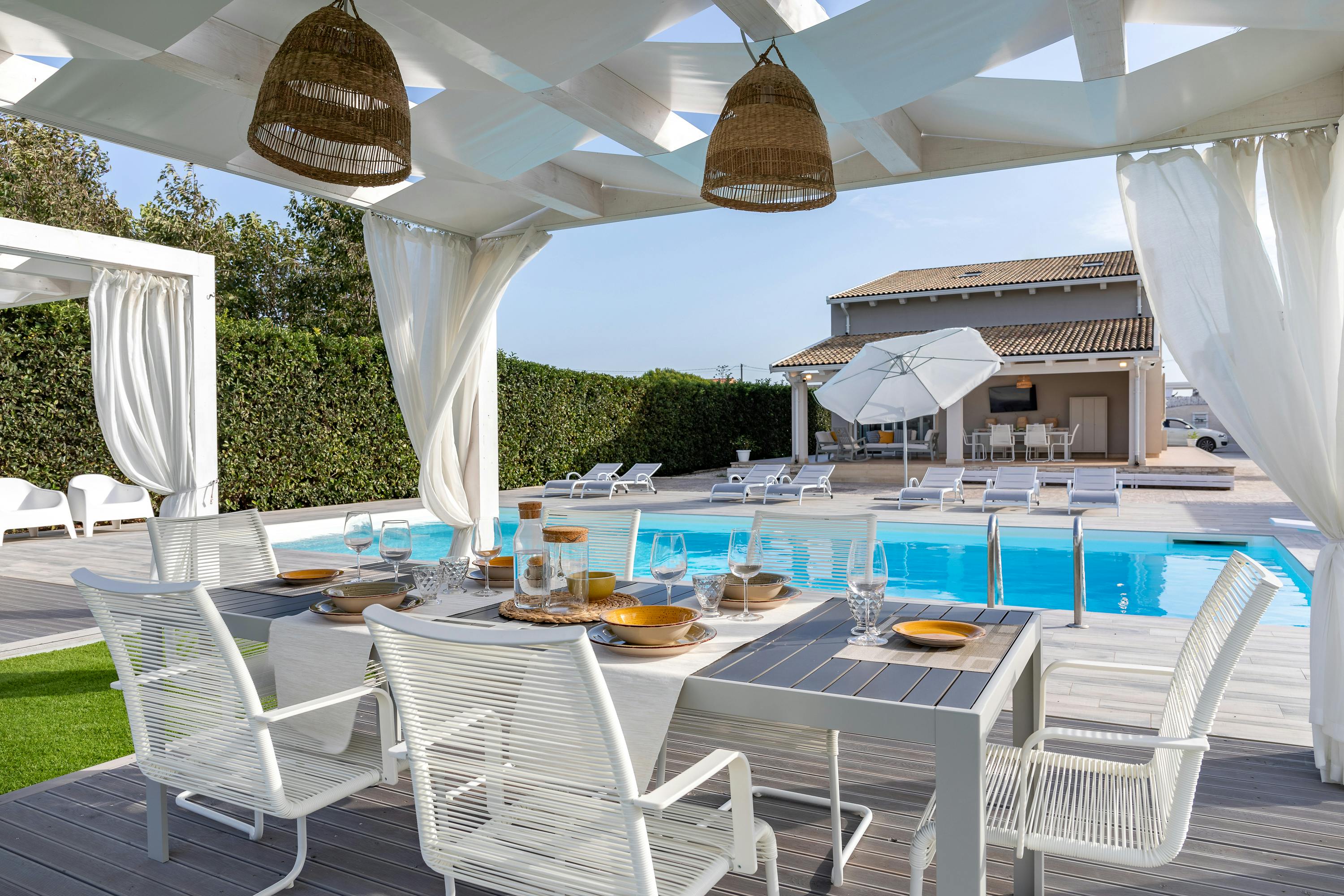 Villa Timpa Ragusa: Luxury 4-Bedroom Villa with Pool and Hot Tub, Ragusa