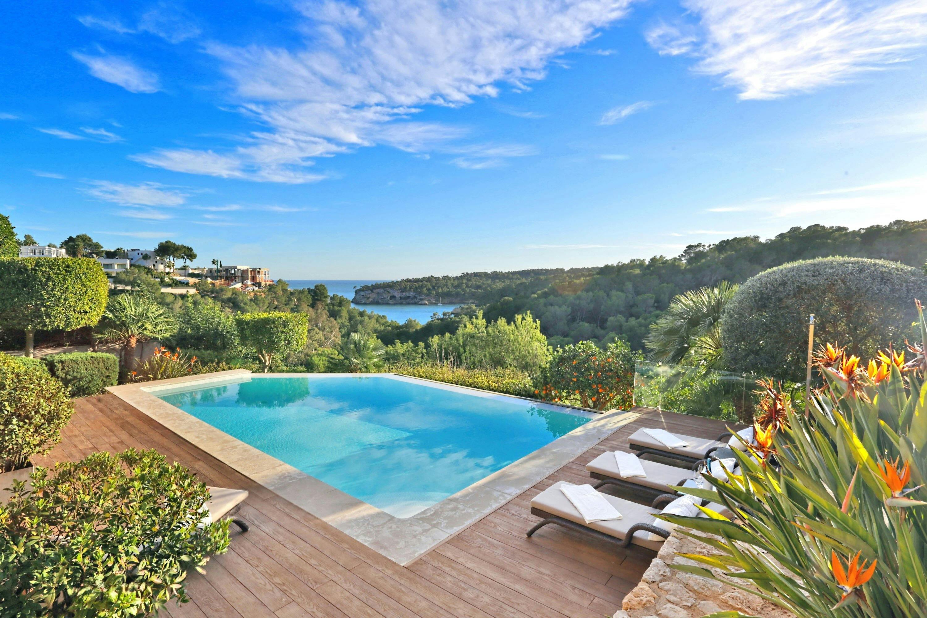 Villa Tramuntana Portals: Luxury 3-Bedroom Villa with Seaviews and Pool, Mallorca
