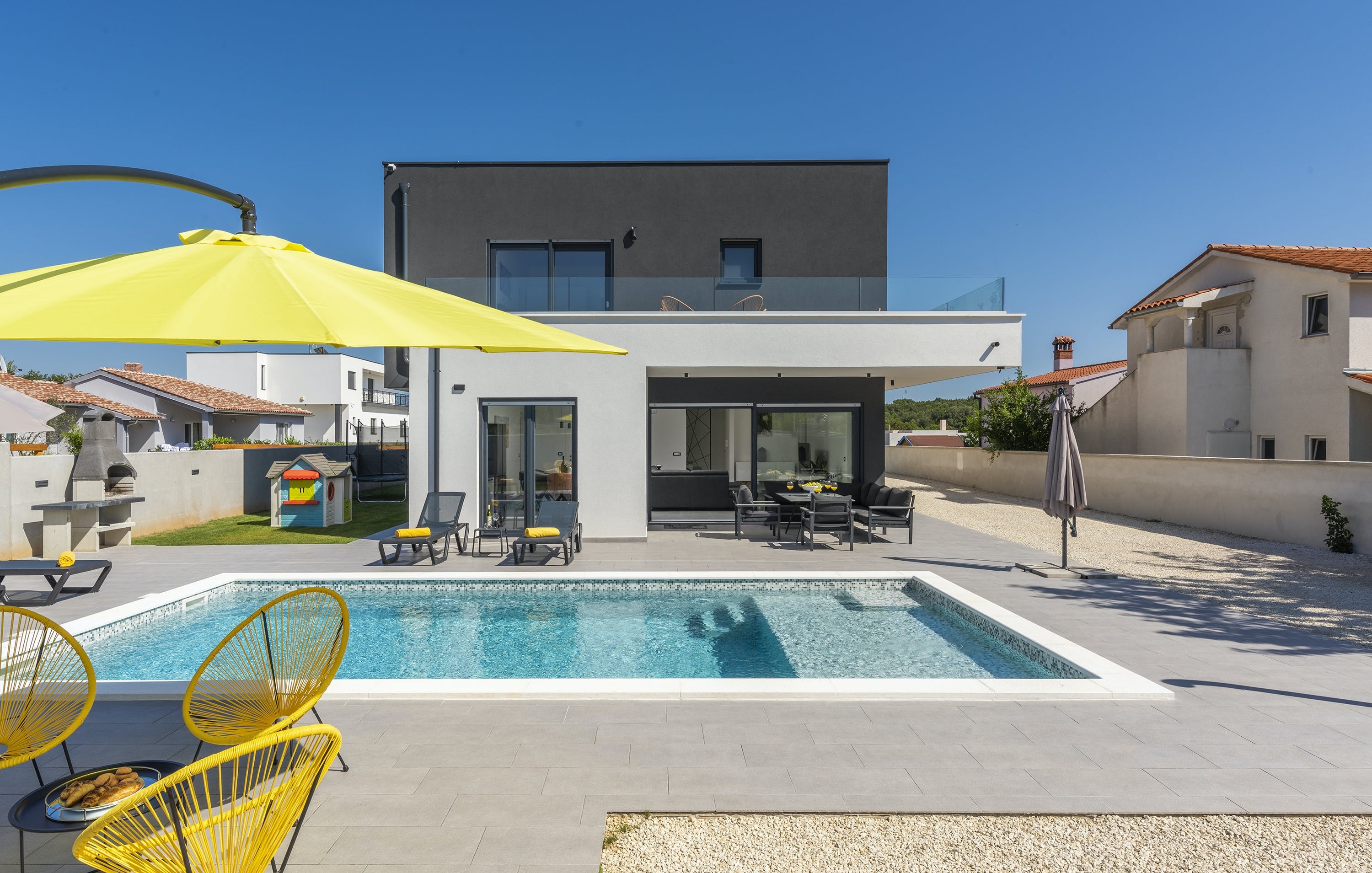 Villa Tramuntana Pula: Luxury 4-Bedroom Villa with Private Pool and Sea Views, Istria