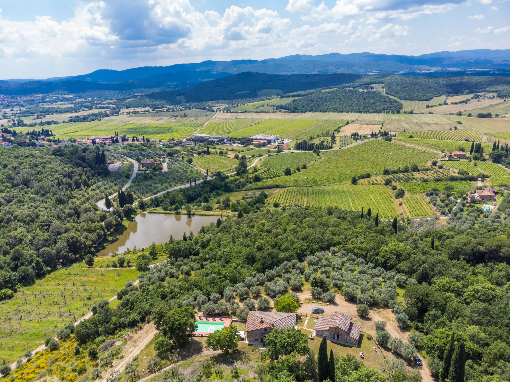 Villa Valdarno Pergine: Magnificent 8-Bedroom Tuscan Farmhouse with Private Pool in Chianti Countryside Italy