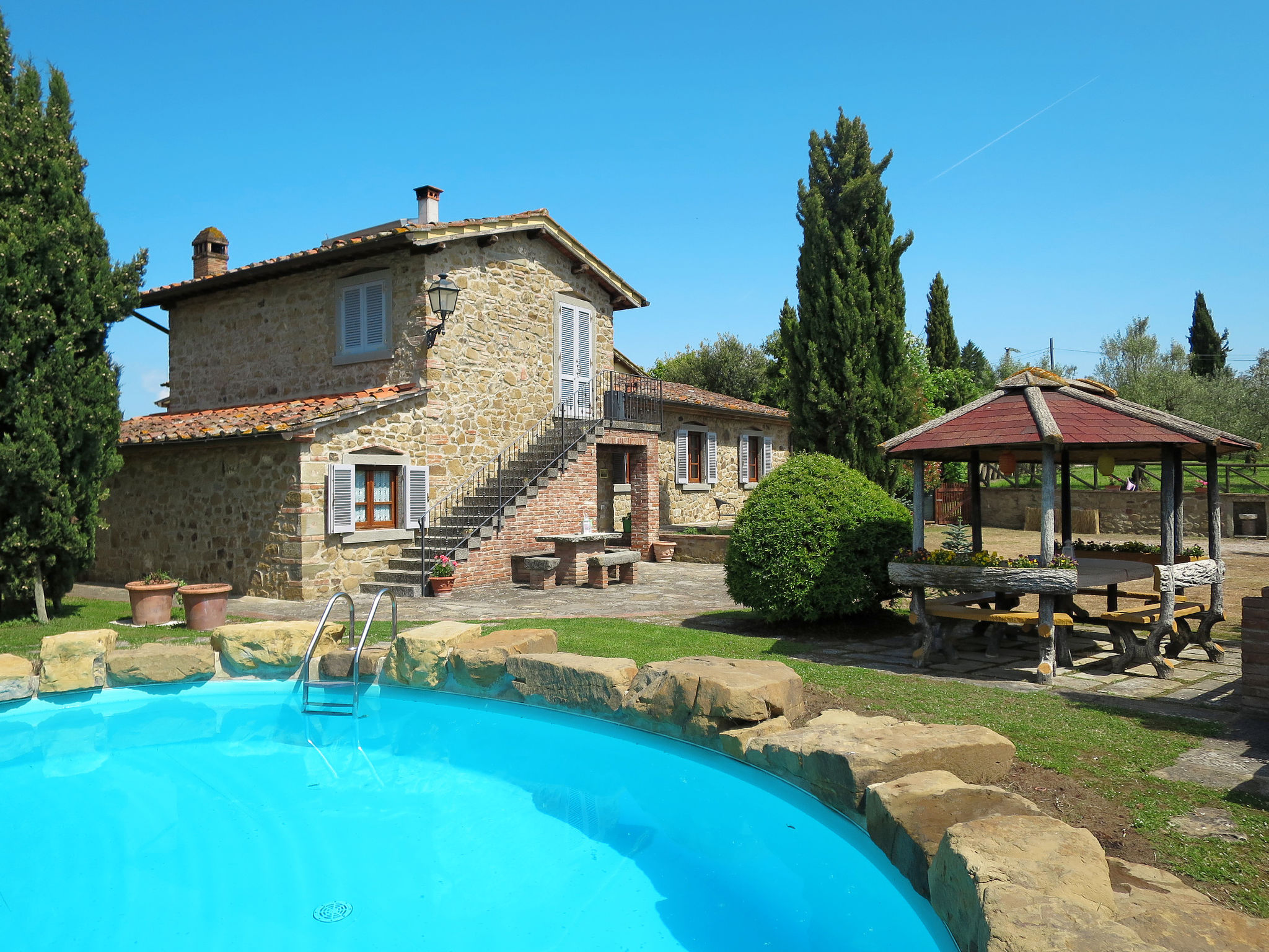 Villa Valdichiana Monte San Savino: Exclusive 4-Bedroom Farmhouse with Private Pool and Historic Charm in Tuscan Countryside