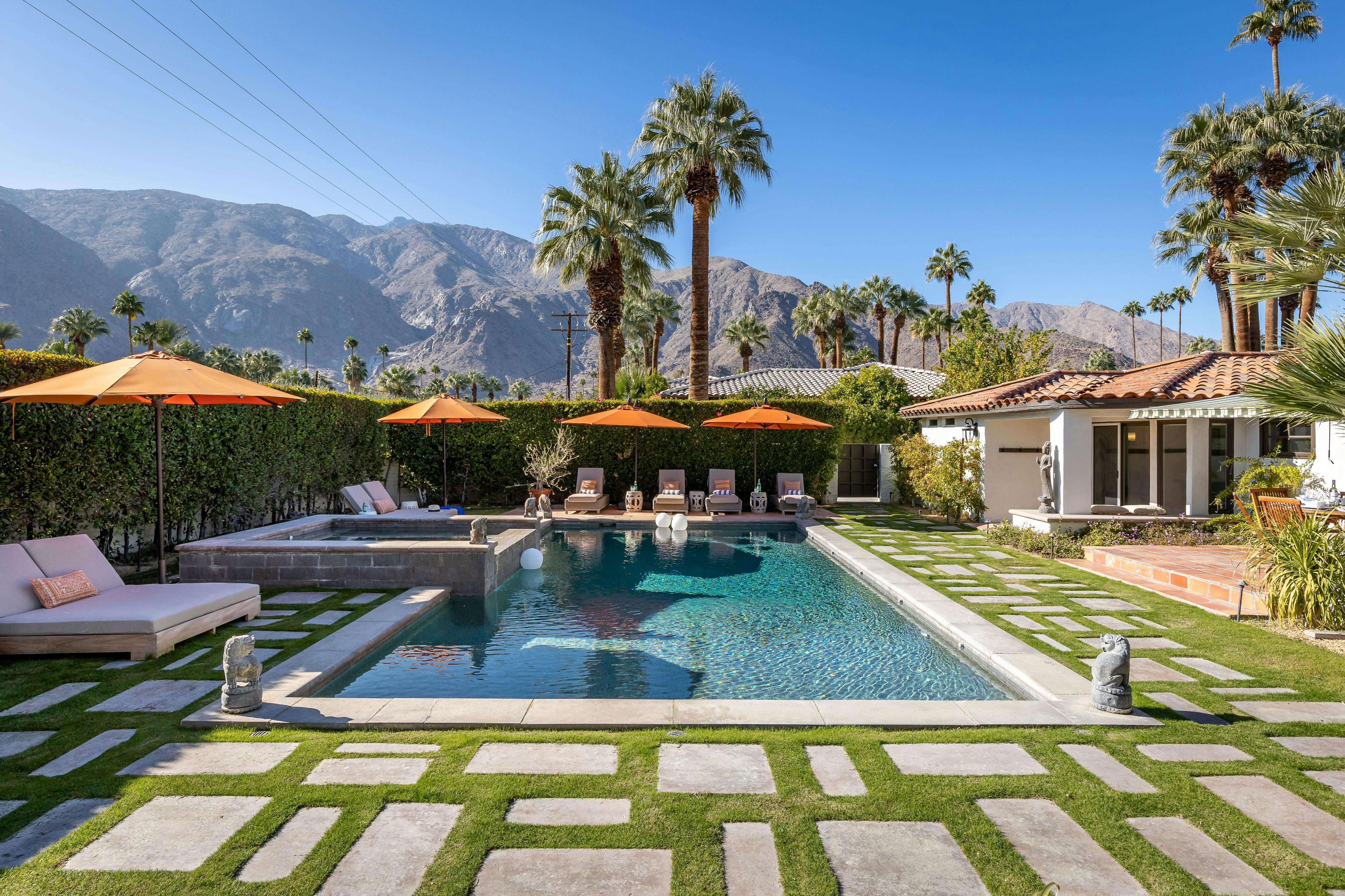 Villa Viento Coachella: Luxury 4-Bedroom Villa with Swimming Pool and Hot Tub, Coachella