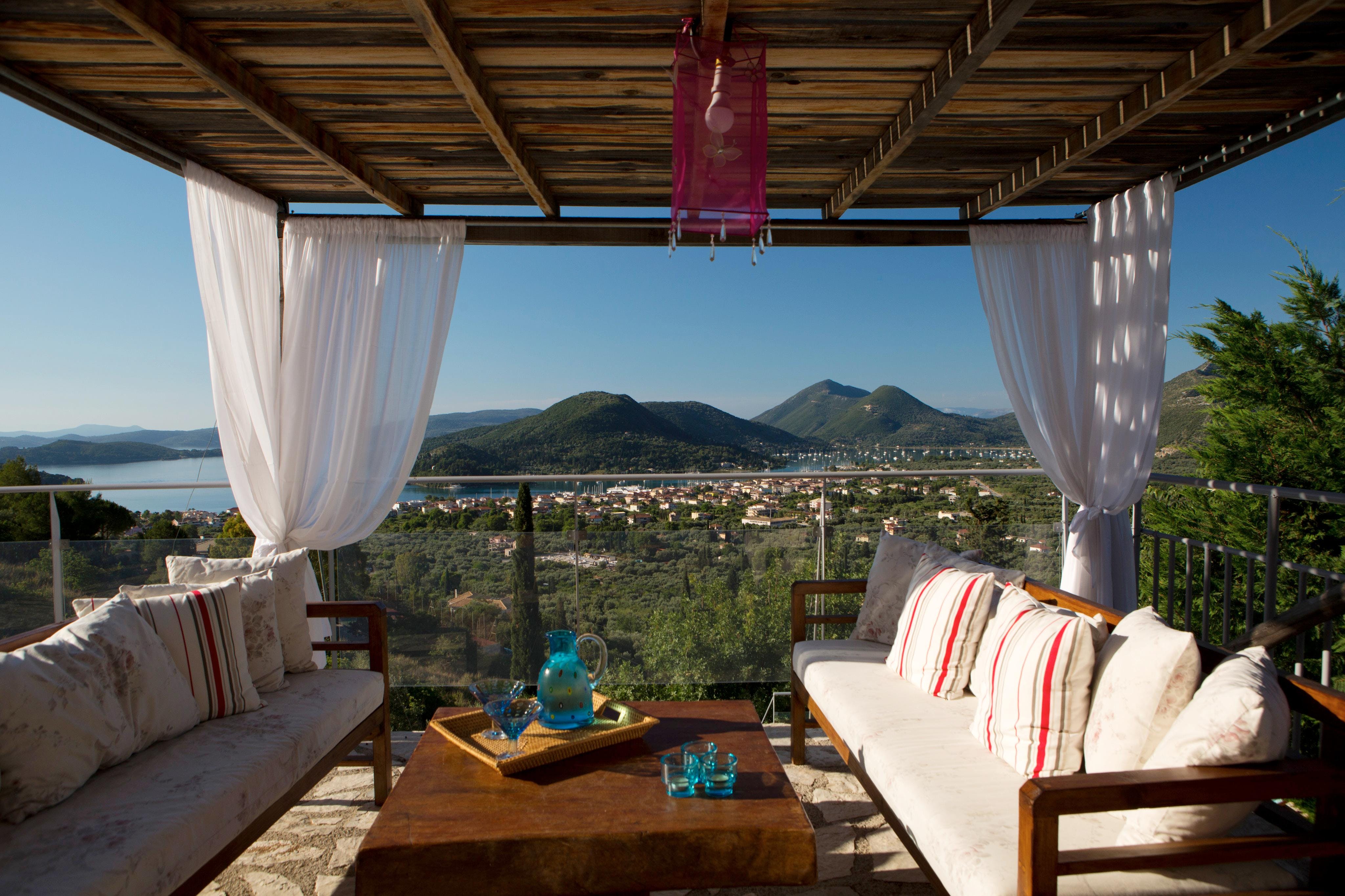 Villa Vouni Lefkada: Luxury 4-Bedroom Apartment with Sea View and Pool, Lefkada