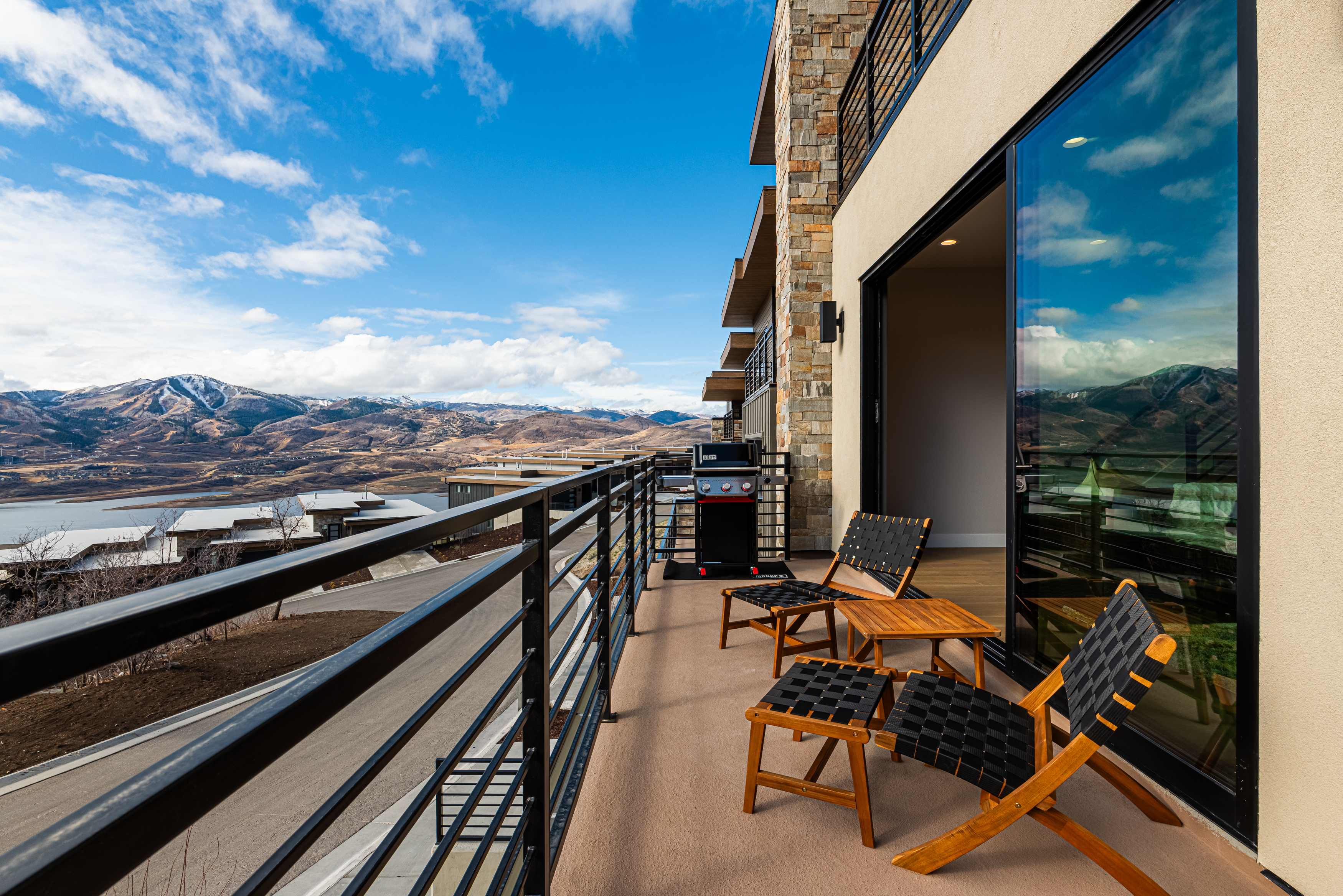 Villa Wasatch Pines Park City: Luxury 4-Bedroom Villa with Hot Tub and Mountain Views, Park City
