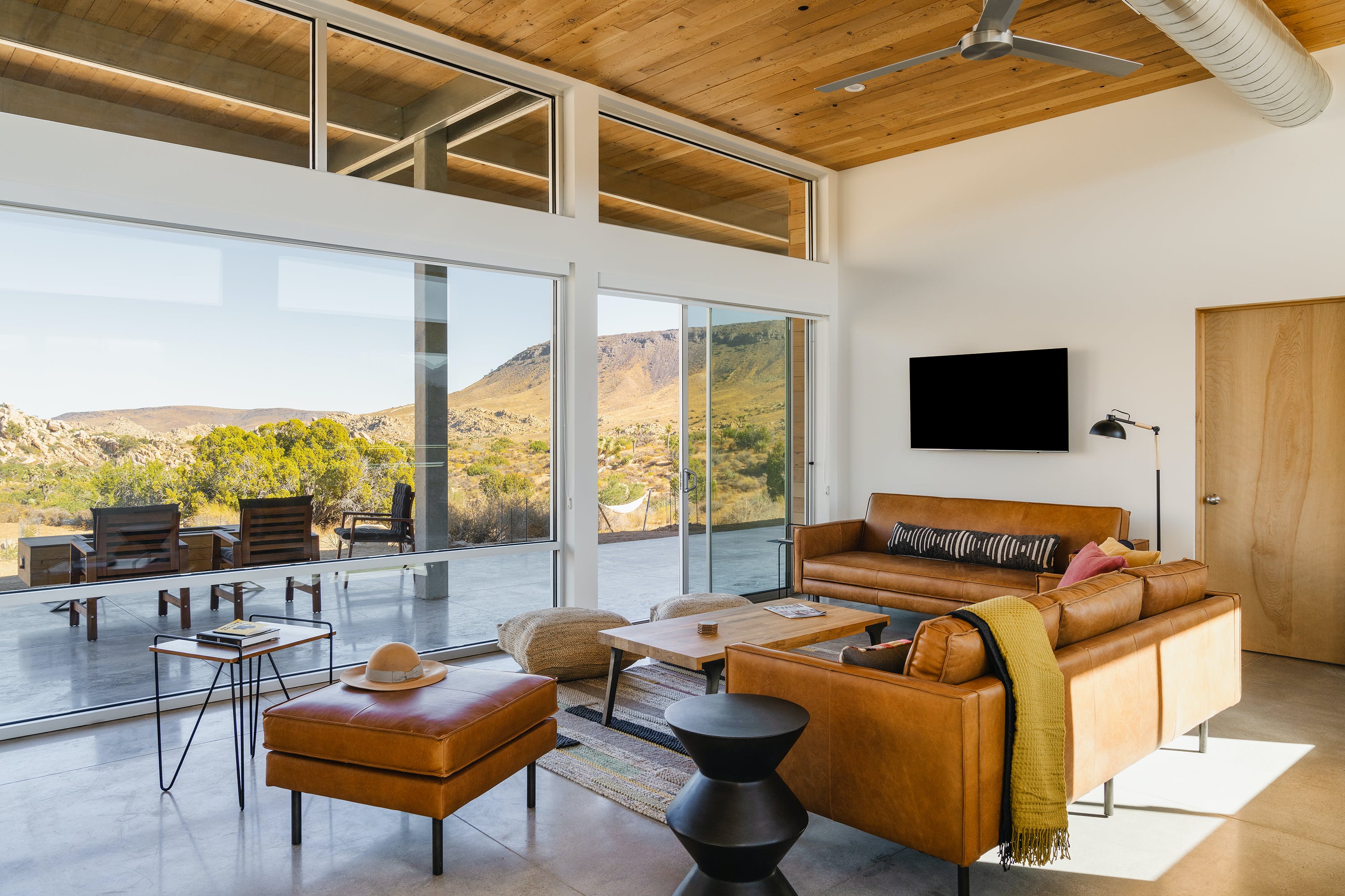 Villa Yucca Pioneertown: Luxury 2-Bedroom Villa with Private Pool and Hot Tub, Pioneertown