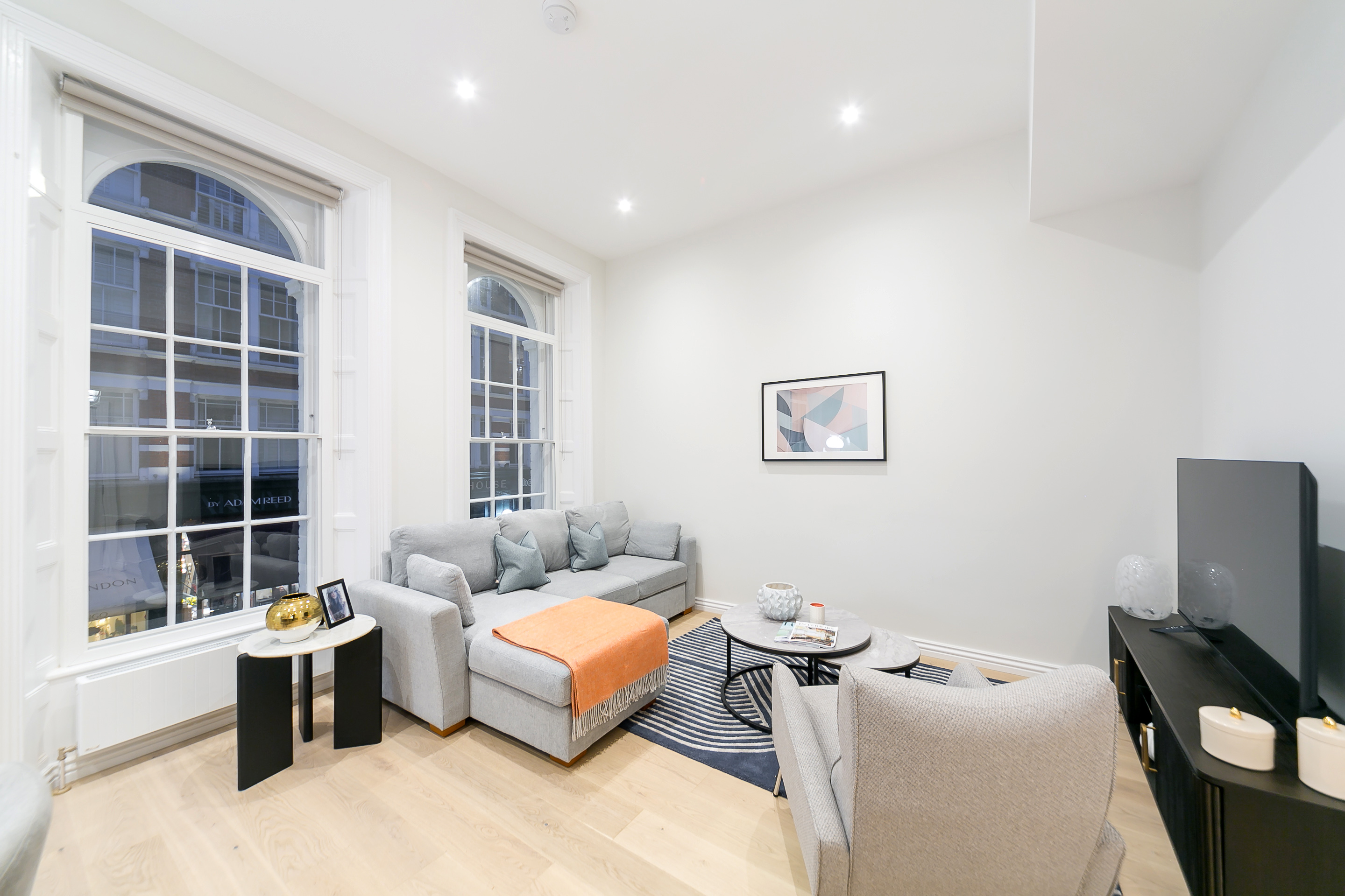 House Helm Bedford Covent Garden: Chic 1-Bedroom Apartment Rental with Family Features, Covent Garden London