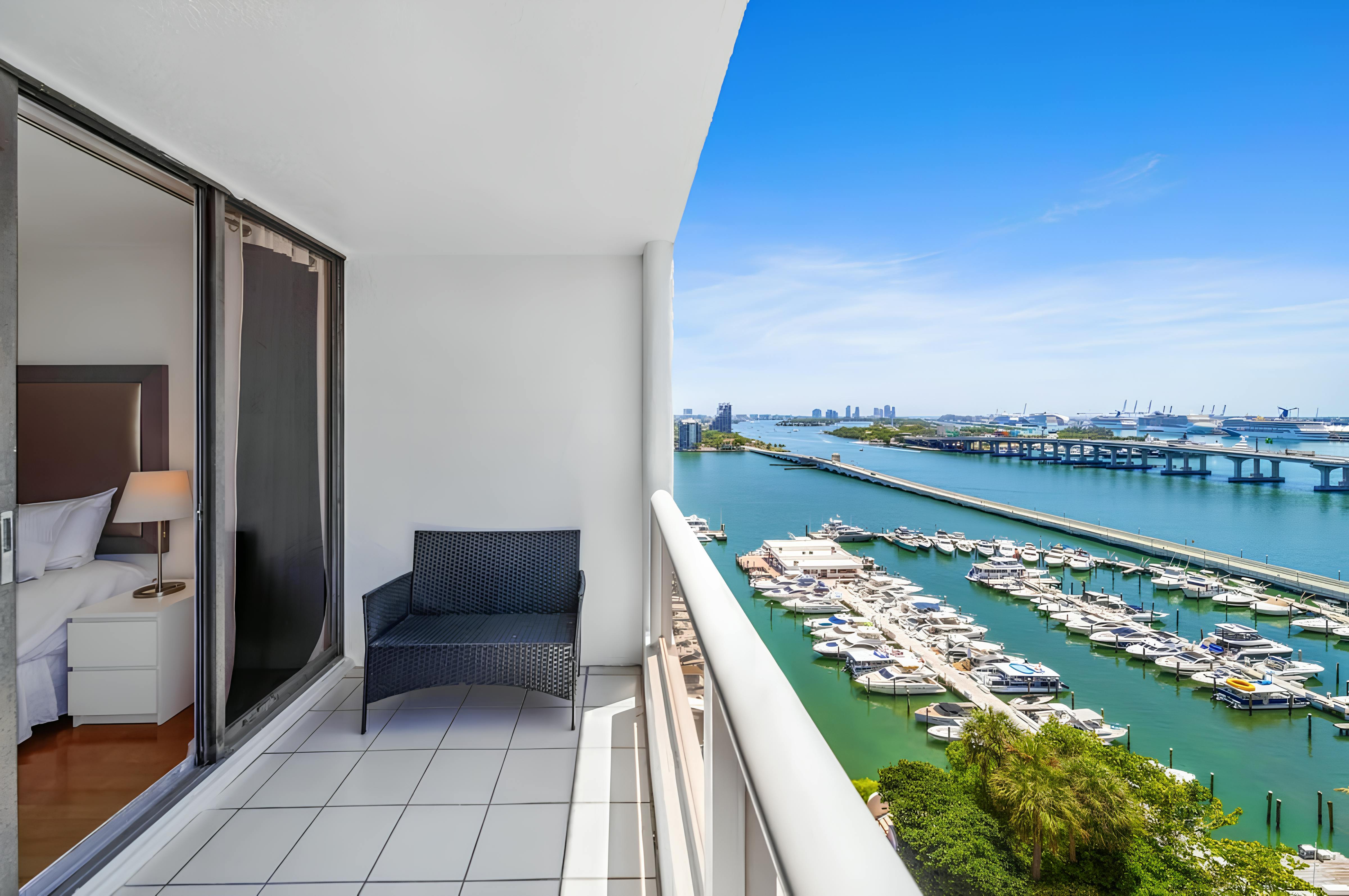 Apartment Biscayne Downtown: Luxury 3-Bedroom Apartment with Hot Tub and Sea Views, Downtown Miami
