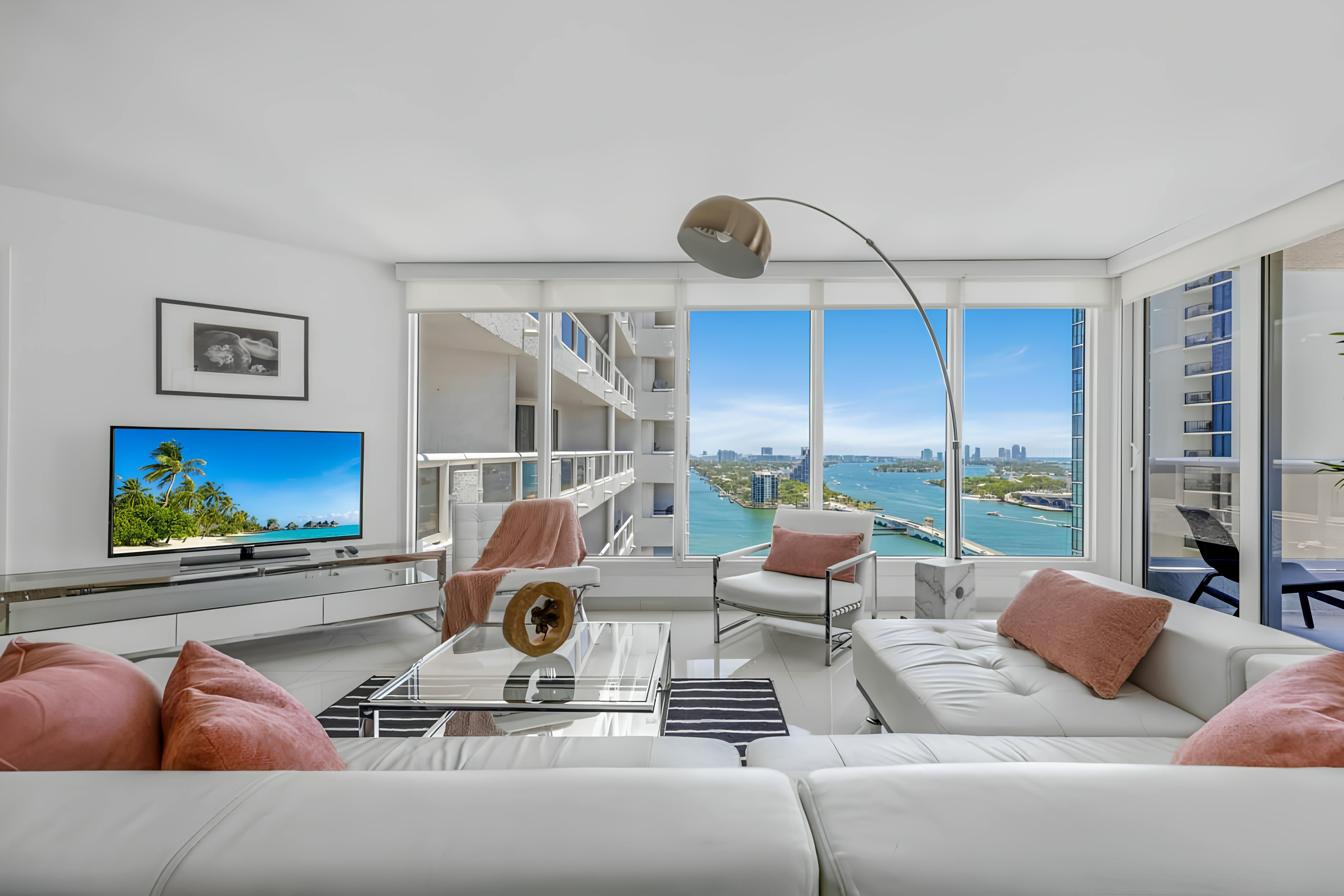 Villa Ponente Brickell Downtown Miami: Stylish 2-Bedroom Apartment with Hot Tub and Seaview, Downtown Miami