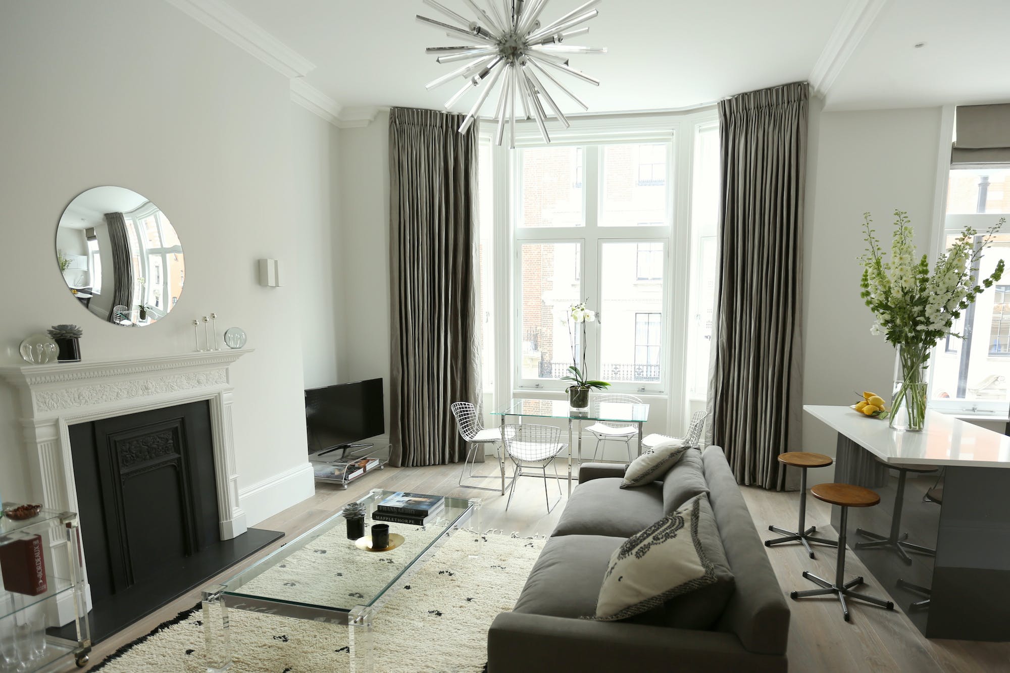 House Helm Regent Marylebone: Elegant 1-Bedroom Apartment Rental with Family-Friendly Features, Marylebone London