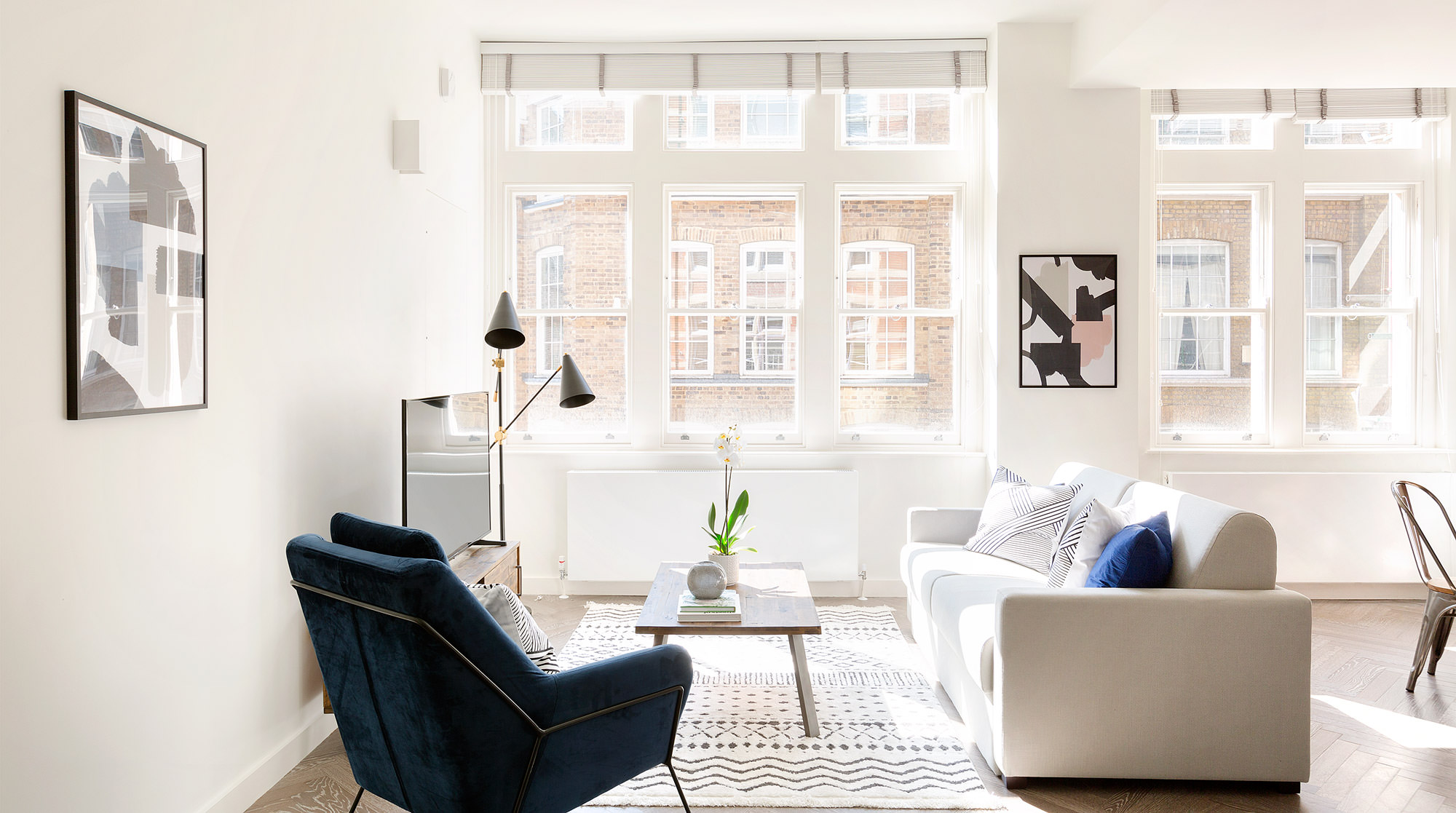 Apartment Clerkenwell St. Luke’s: Chic 1-Bedroom Apartment Rental with Remote Work Setup, St. Luke’s London