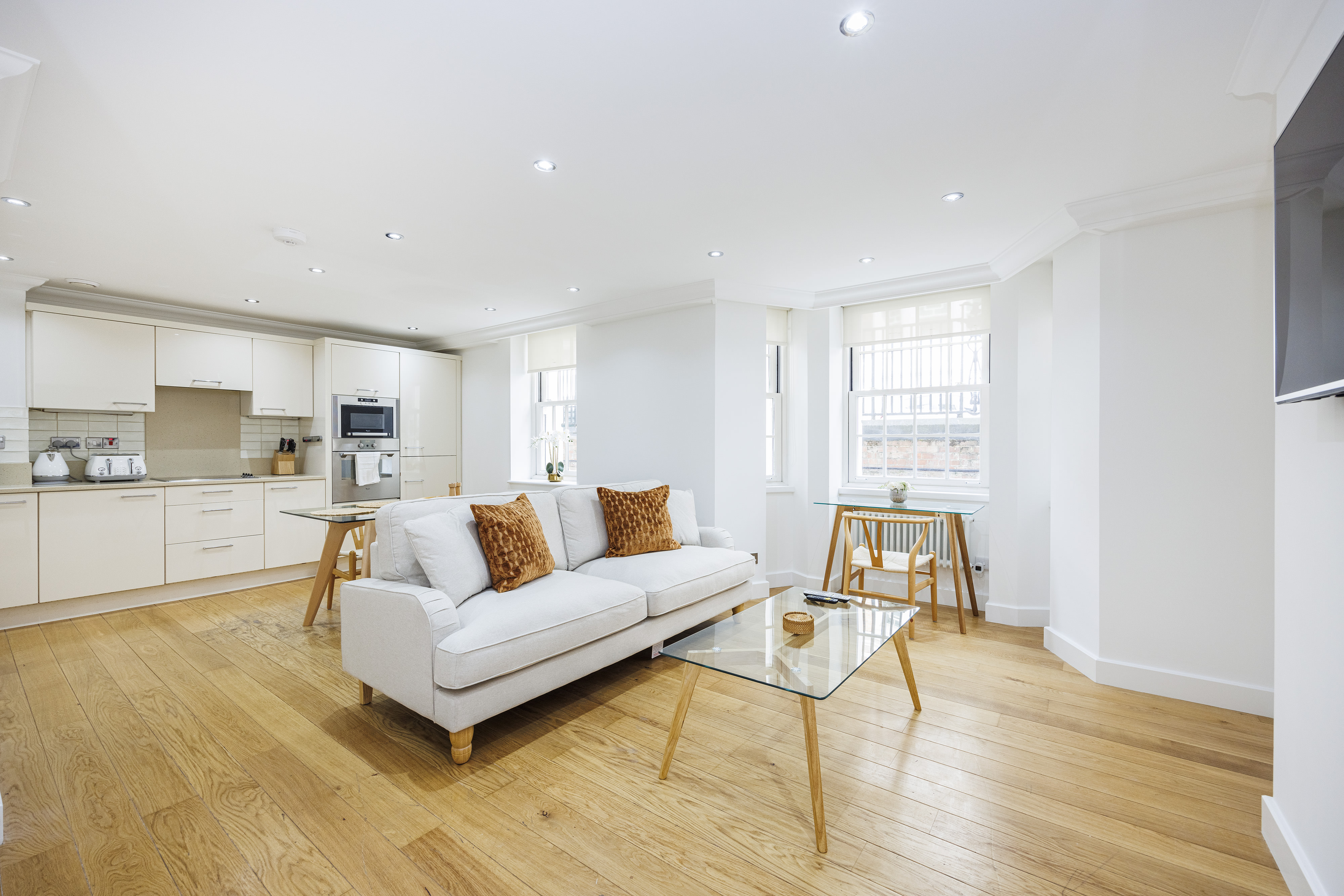 Apartment Goodge Fitzrovia: Chic 2-Bedroom Apartment Rental with Family Amenities, Fitzrovia London