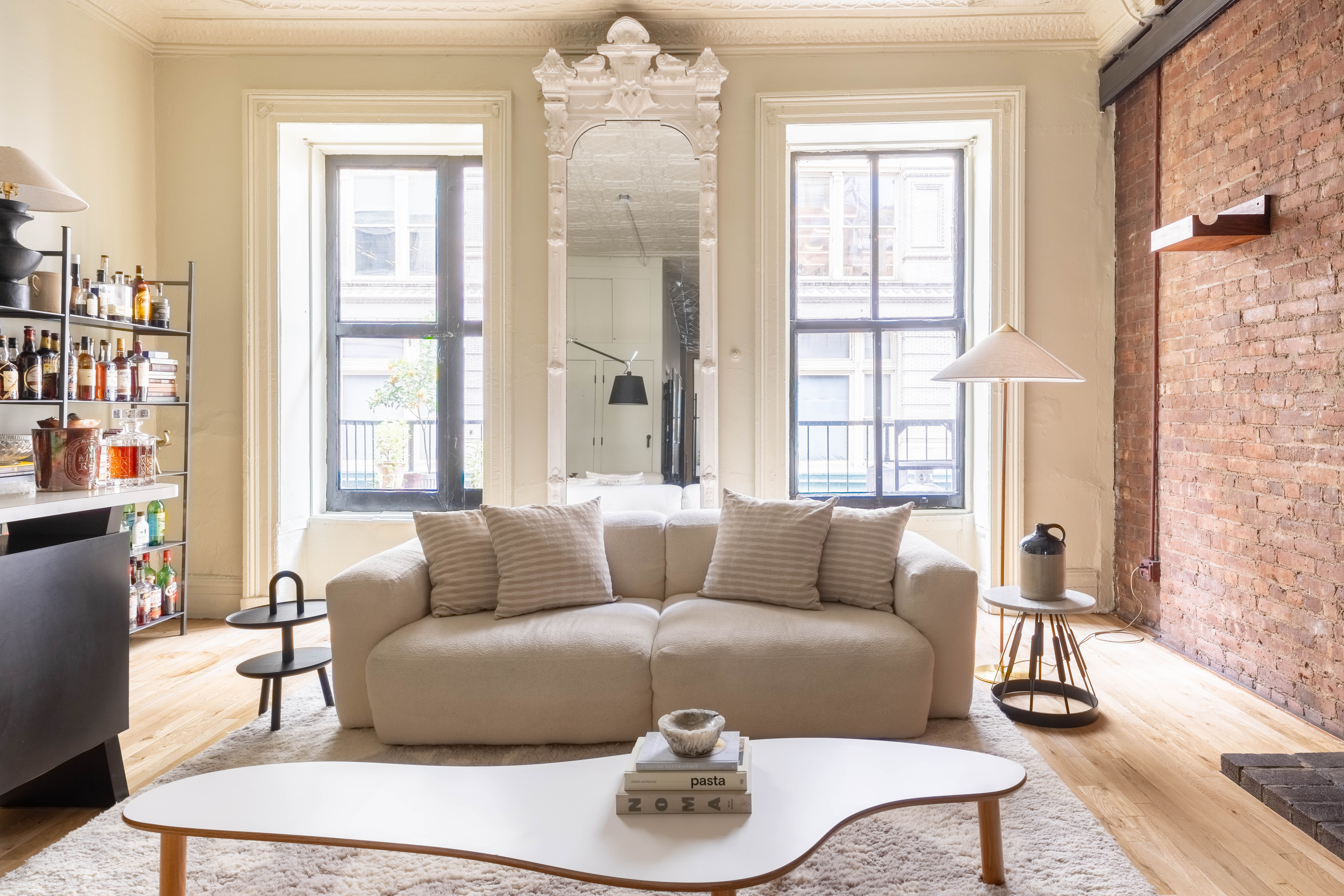 Villa Alba Tompkins Union Square & Flatiron: Stylish 2-Bedroom Apartment Rental with Balcony in Union Square, New York