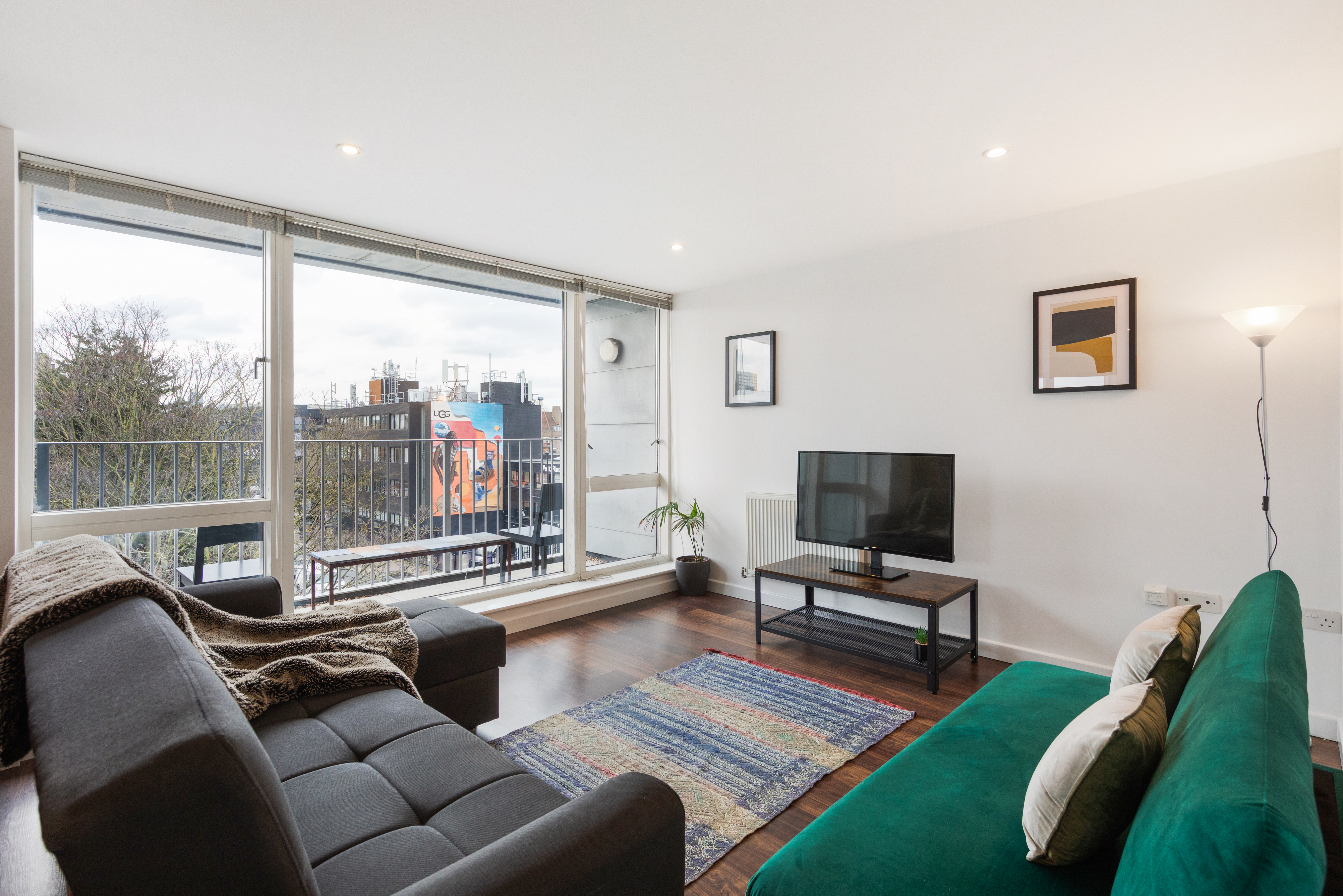 Apartment Hackney Marshes Bethnal Green: Spacious 3-Bedroom Apartment Rental with Family-Friendly Features, Bethnal Green