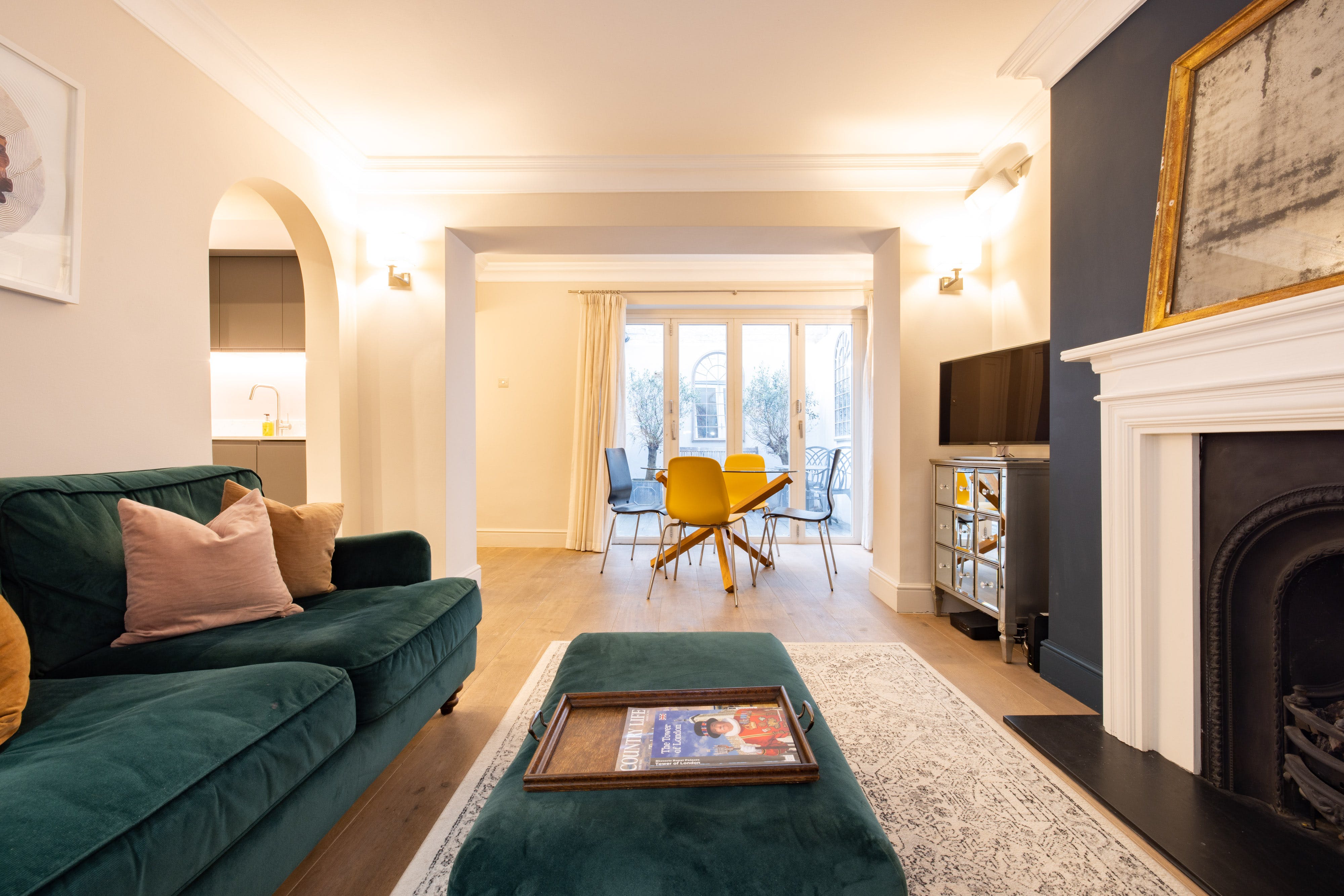 House Helm Holland Kensington: Stylish 2-Bedroom Family-Friendly Apartment Rental Kensington with Garden