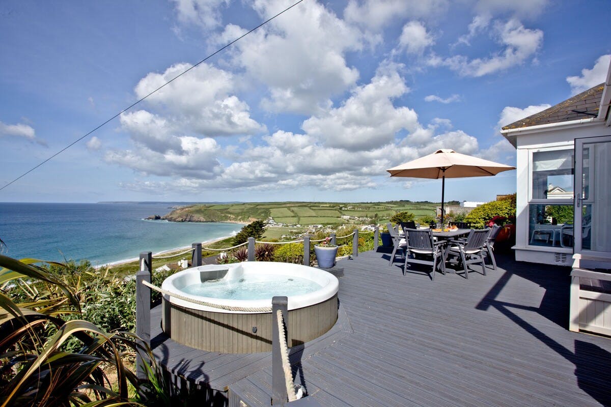 Apartment Kelyn Porthleven: Stylish 3-Bedroom Apartment with Hot Tub and Sea Views, Porthleven