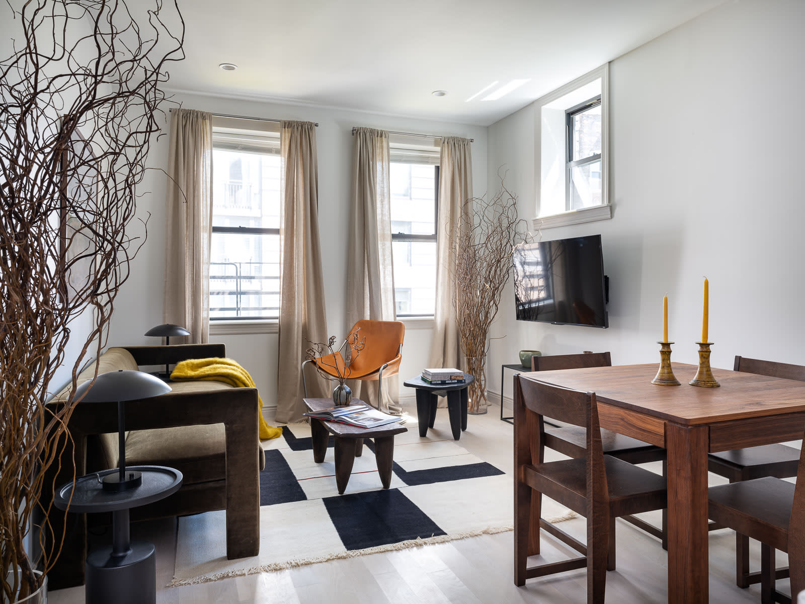 Apartment Lenox Yorkville: Spacious 4-Bedroom Apartment with Air Conditioning in Yorkville, New York