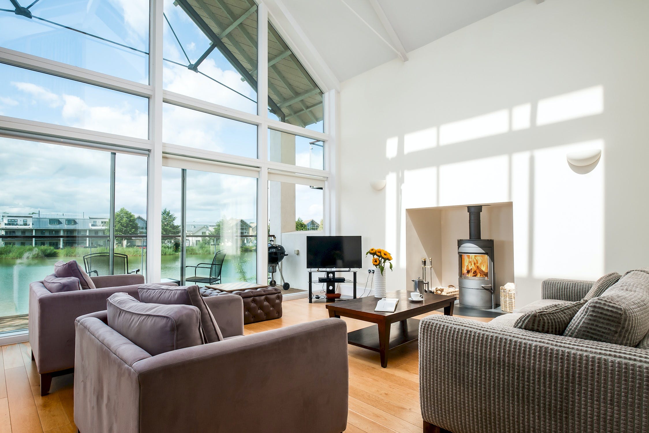 Apartment Meend Gloucestershire: Contemporary 4-Bedroom Apartment with Swimming Pool and Tennis Court, The Cotswolds
