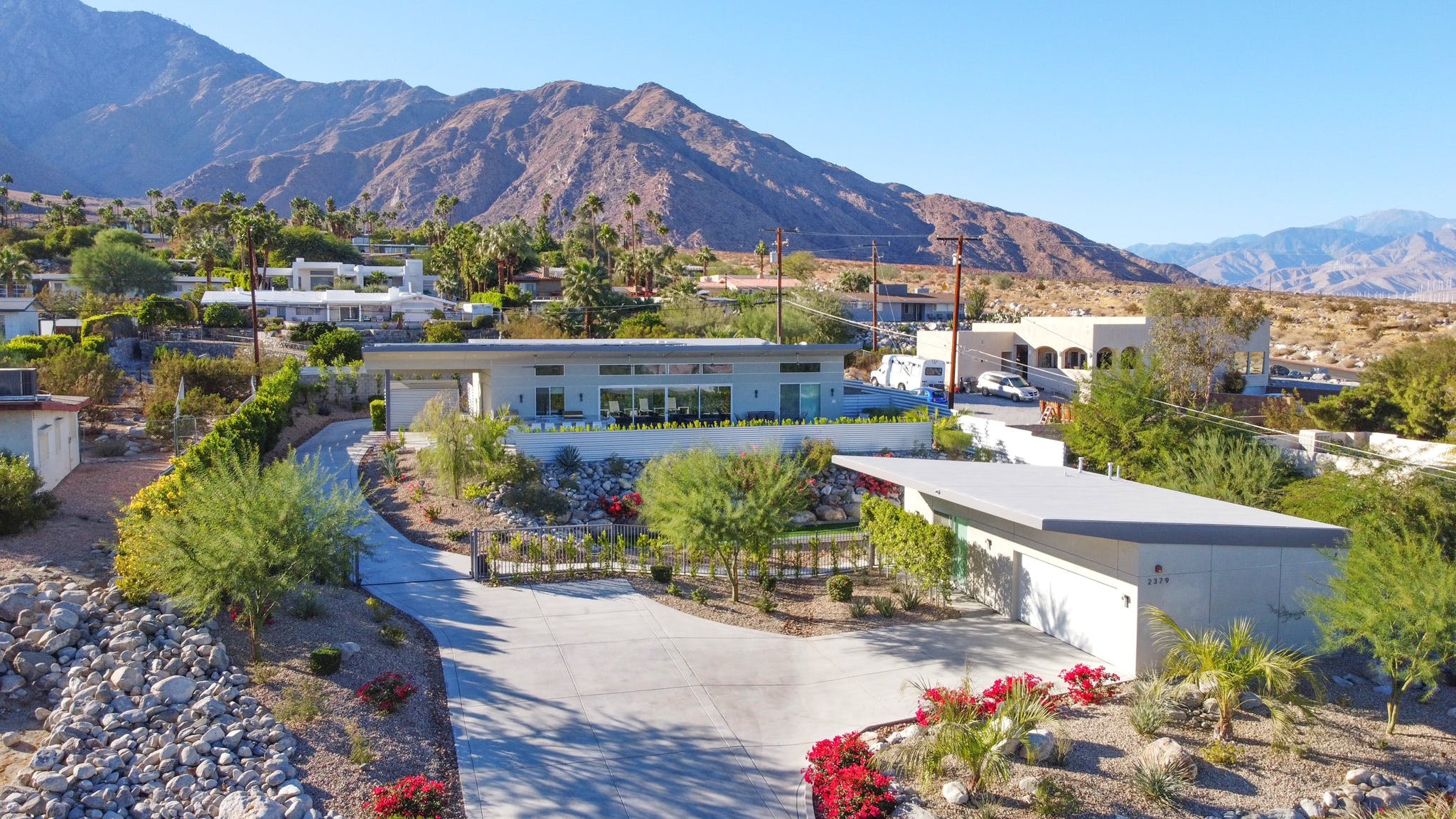 Villa Boreas Joshua Tree Cathedral City: Spacious 4-Bedroom Apartment with Pool and Hot Tub, Cathedral City