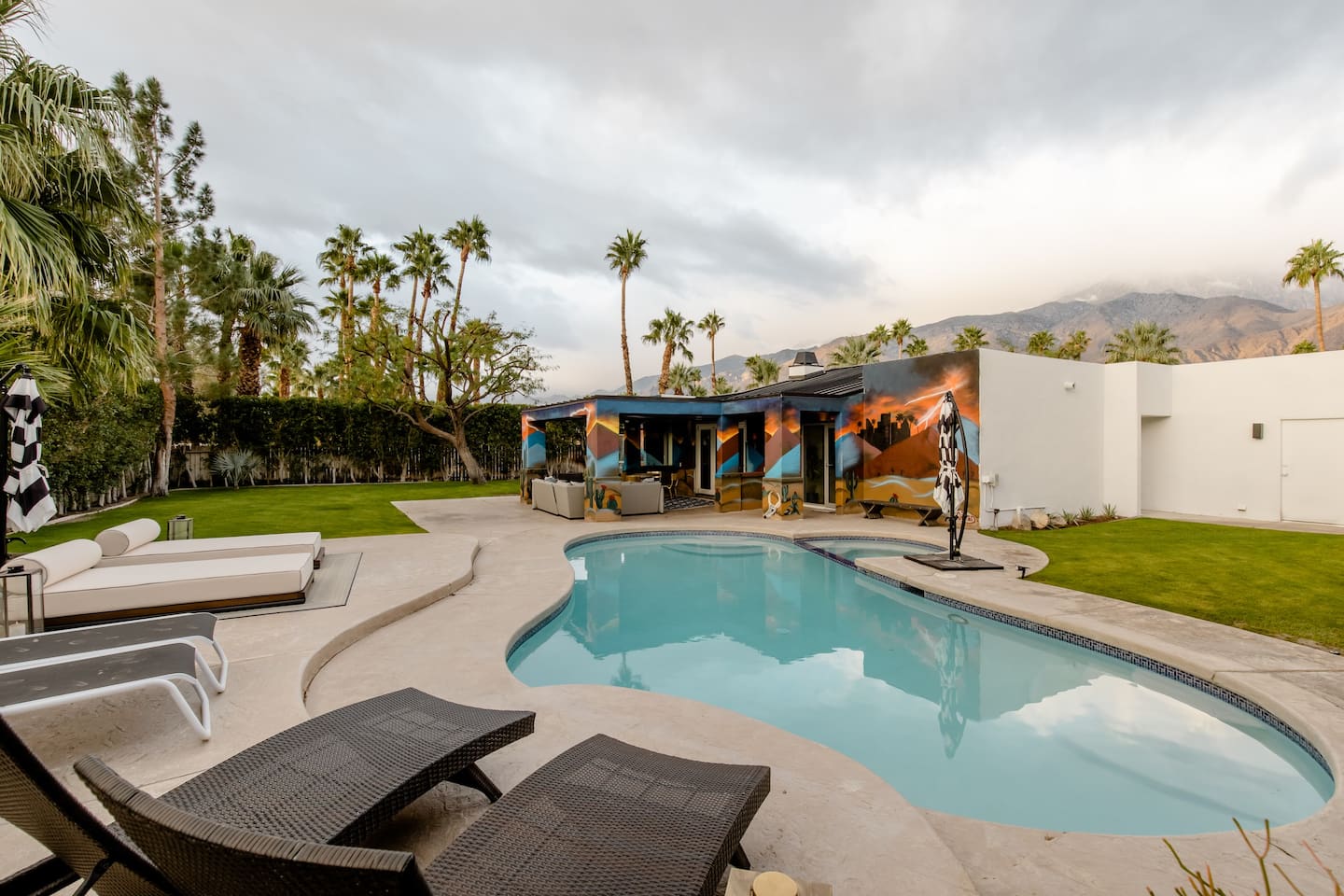 Villa Boreas Mesquite Cathedral City: Modern 3-Bedroom Apartment with Heated Pool and Hot Tub, Cathedral City