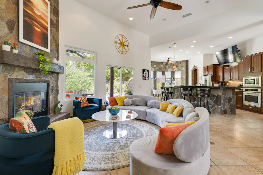 Villa Gloaming Panorama Cathedral City: Spacious 3-Bedroom Apartment with Pool and Hot Tub, Cathedral City
