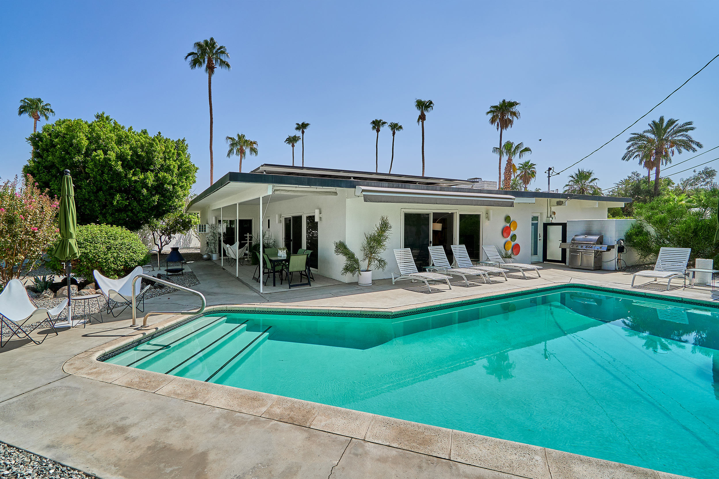 Villa Zephyros Narrows Cathedral City: Stylish 3-Bedroom Apartment with Hot Tub and Pool, Palm Springs