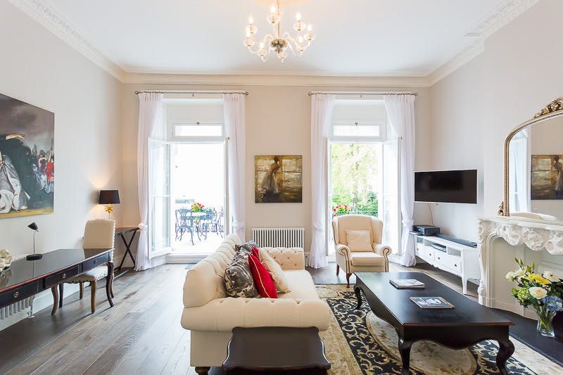 House Gloaming Pembridge Bayswater: Stylish 1-Bedroom Apartment Rental with Family-Friendly Features, Bayswater London
