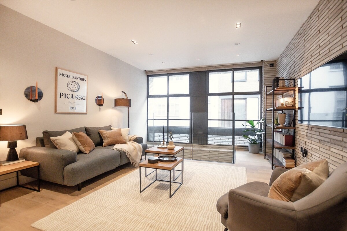 Apartment Red Lion Holborn: Modern 2-Bedroom Apartment Rental with Air-Con in Holborn London