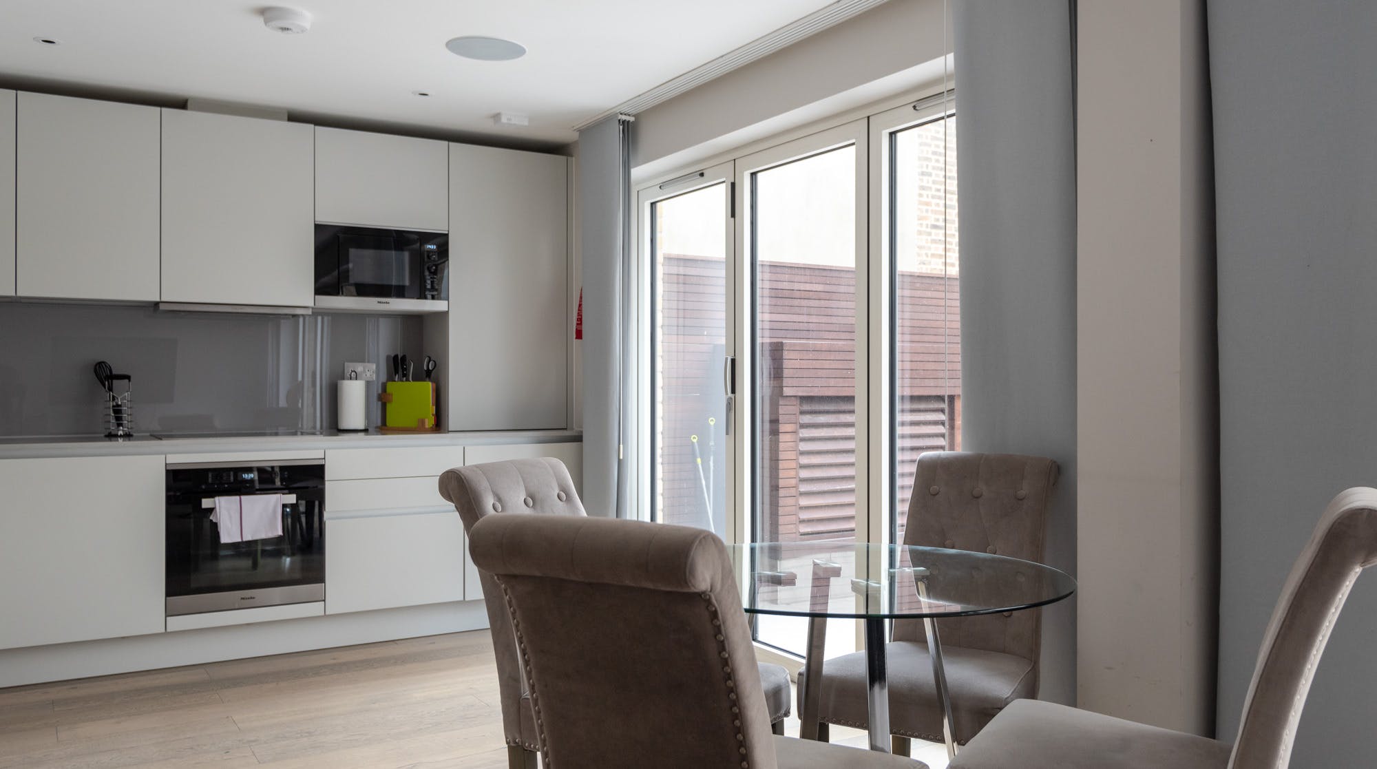 House Gloaming Tufton Westminster: Modern 2-Bedroom Apartment Rental with Private Terrace in Westminster, London
