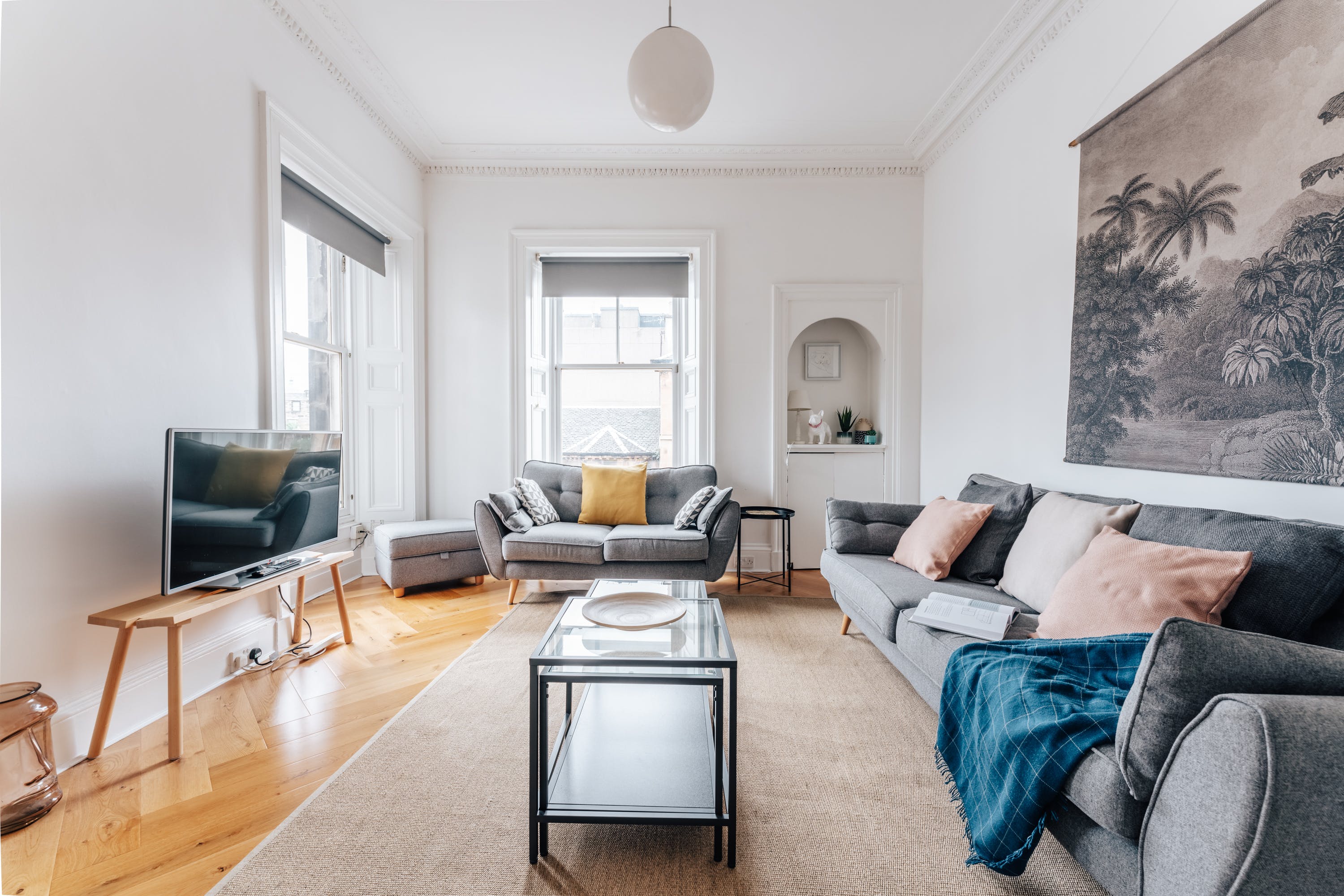 Apartment Water Row Edinburgh: Charming 2-Bedroom Apartment Rental with Office and Views, Dean Village