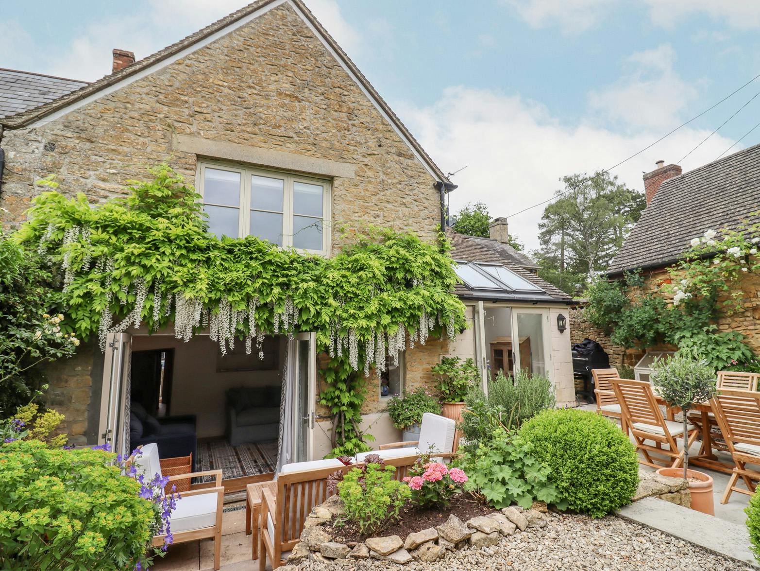 Apartment Wychwood Charlbury: Elegant 4-Bedroom Apartment Rental with Countryside Charm, Charlbury