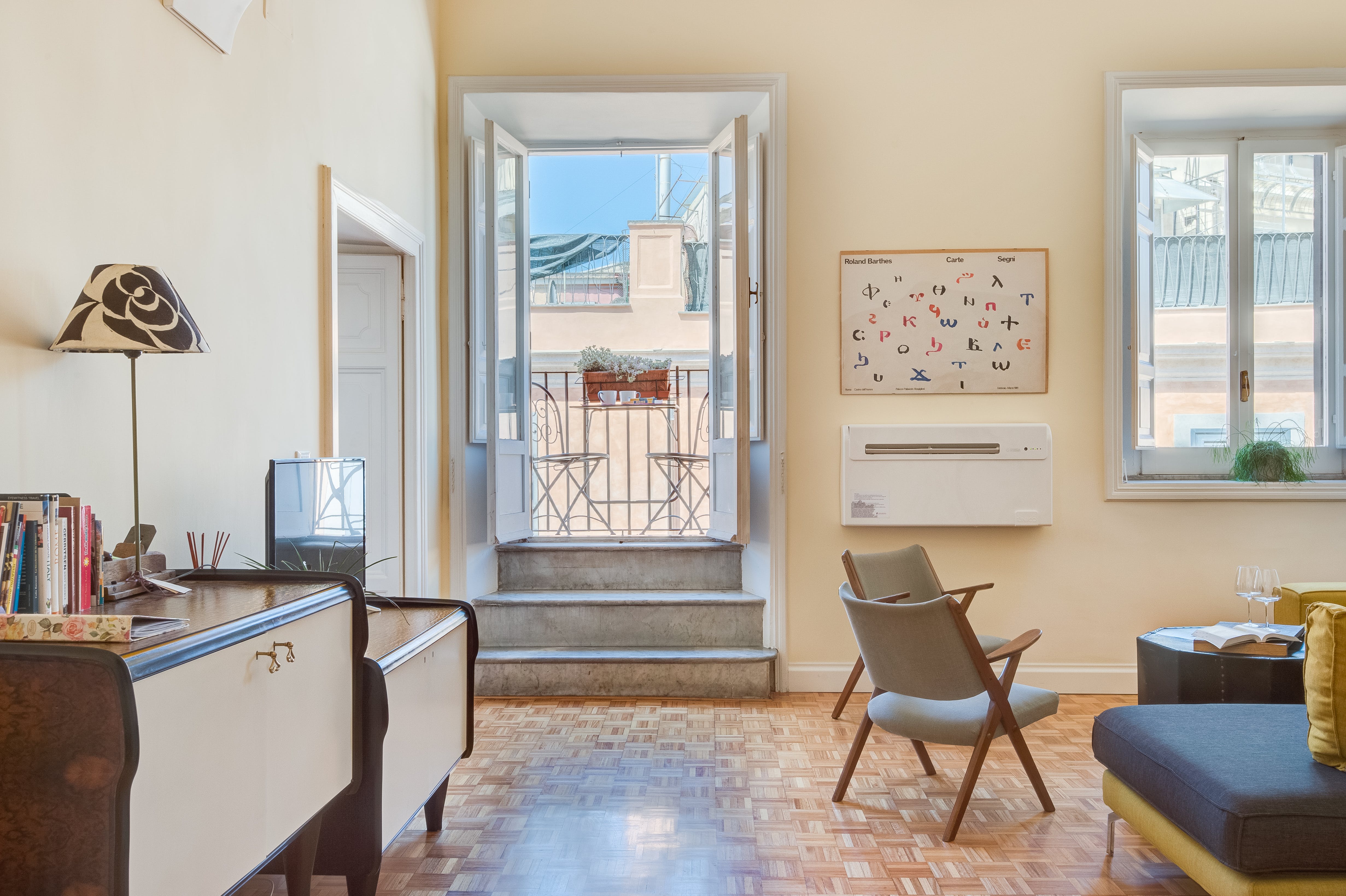 Casa Acropoli Roma: Charming 2-Bedroom Apartment Rental with Air-Con, Pantheon Rome