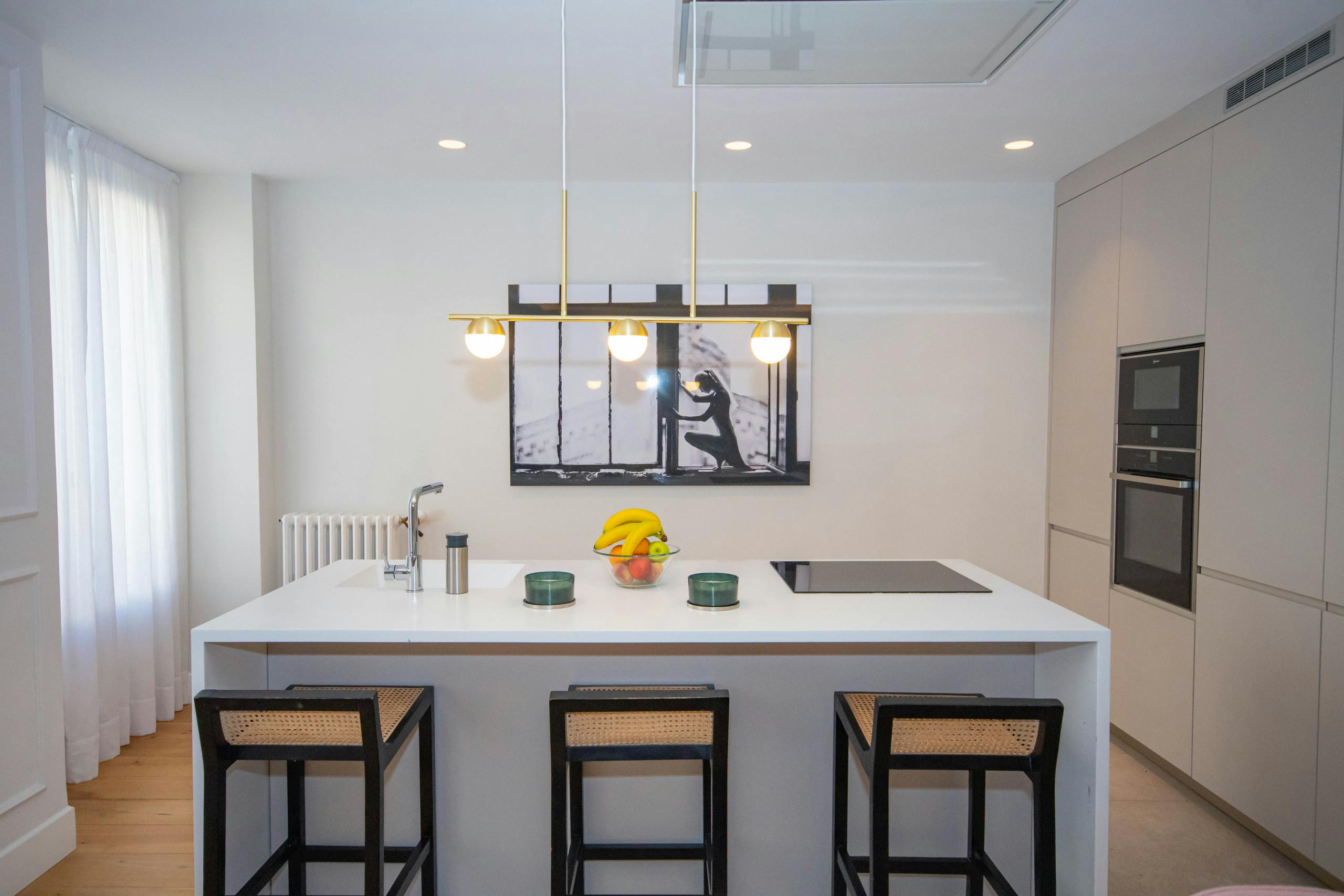 Casa Alcalá Letras: Stylish 3-Bedroom Apartment Rental with Air Conditioning in Las Letras, Madrid