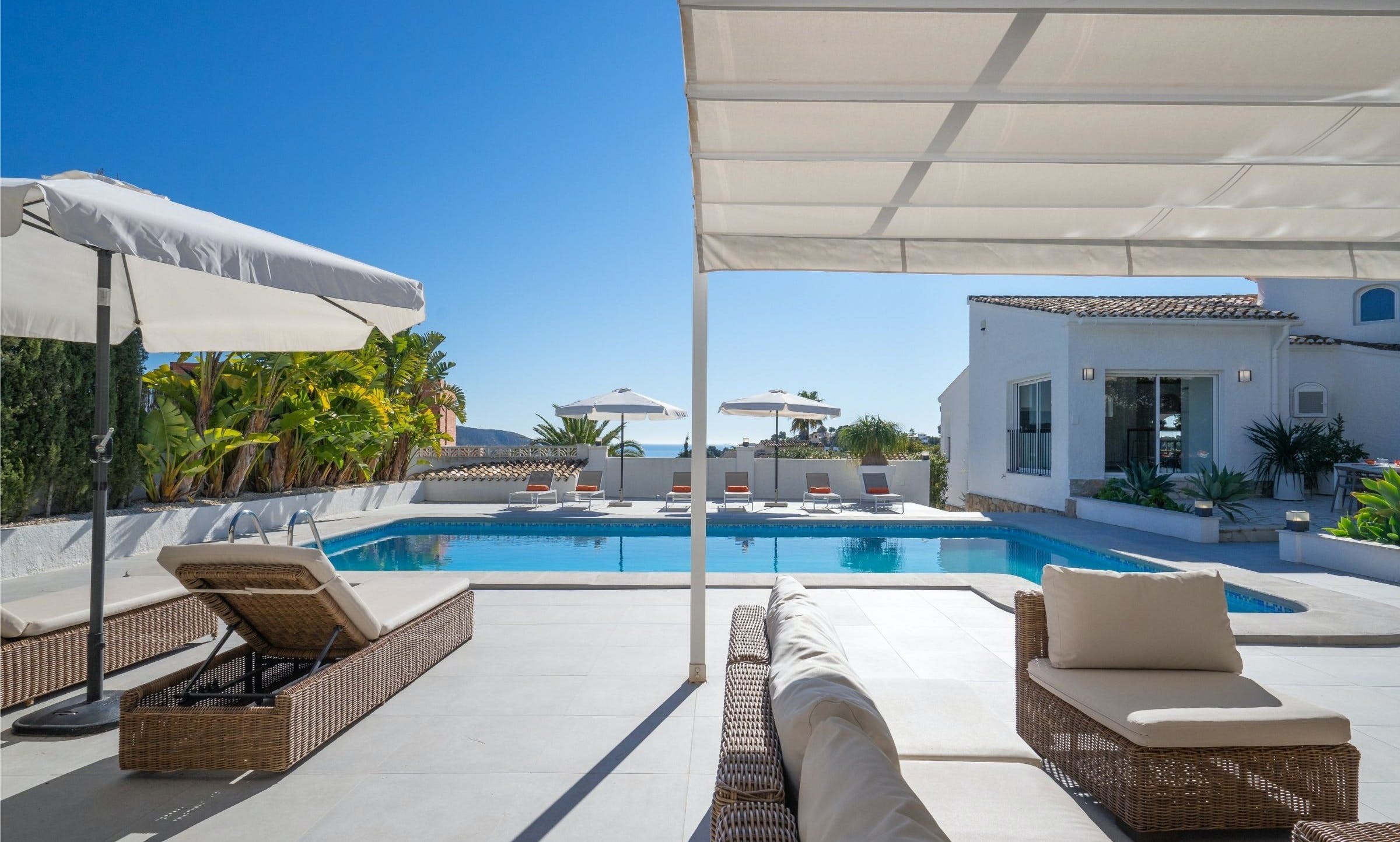 Villa Llevant Cap d’Or Moraira: Spacious 4-Bedroom Apartment with Private Pool and Sea Views, Moraira