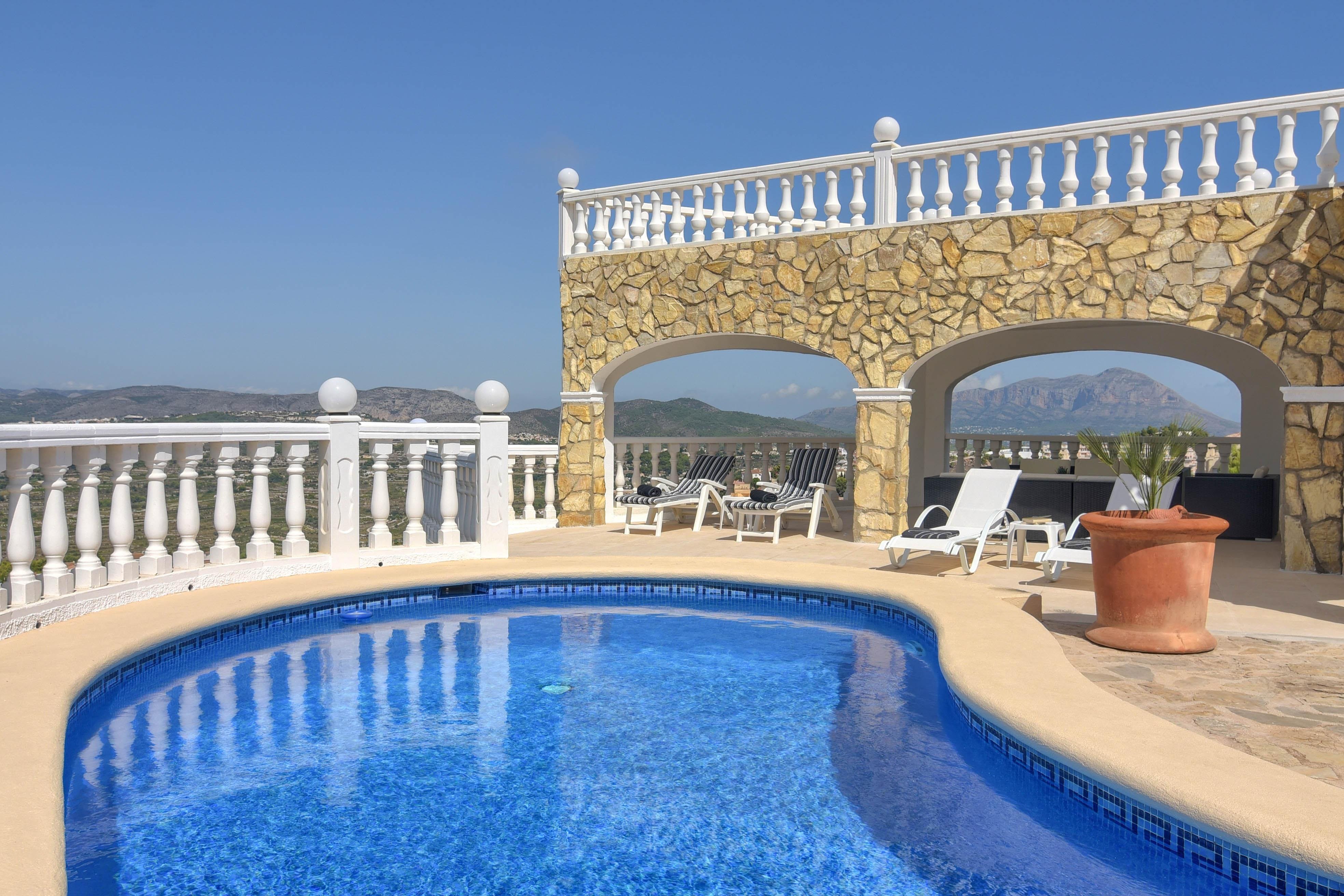 Casa Alcanal Moraira: Spacious 4-Bedroom Apartment with Private Pool and Sea Views, Moraira