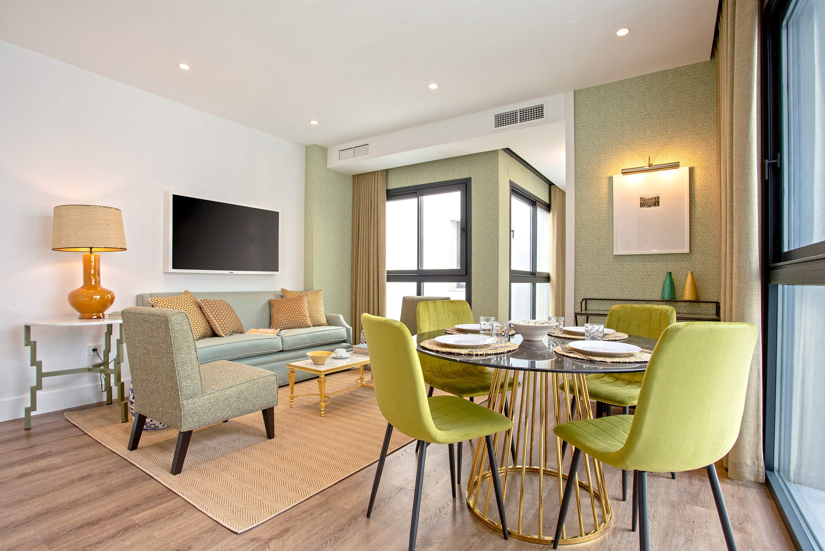 Villa Solano Castilblanco El Arenal: Charming 2-Bedroom Apartment with Rooftop Pool, Apartment Rental El Arenal Sevilla