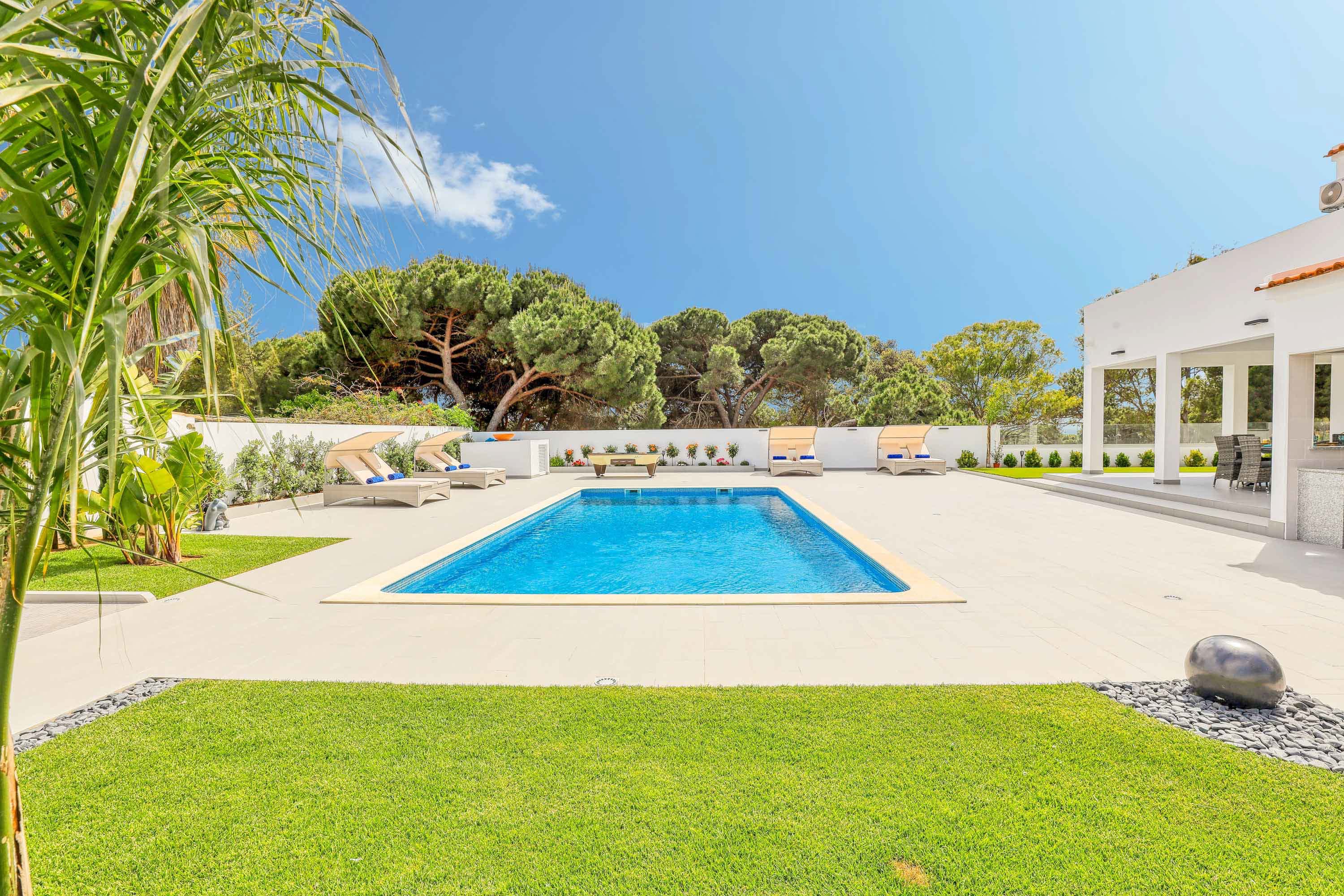 Villa Safira Rocha Guia: 5-Bedroom Luxury Apartment with Seaview and Pool, Algarve