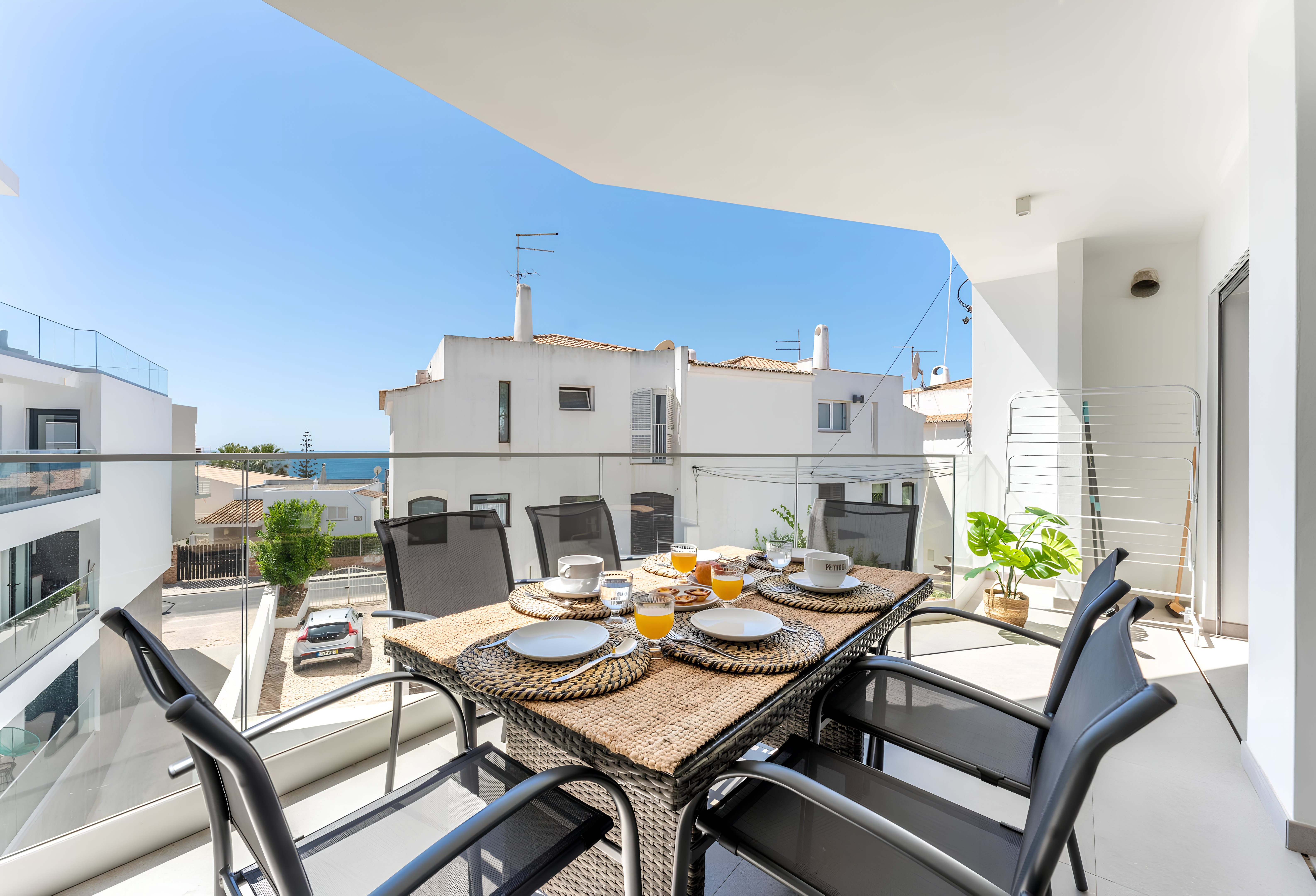 Villa Safira Olhos Albufeira: Spacious 3-Bedroom Apartment with Pool and Sea Views, Albufeira