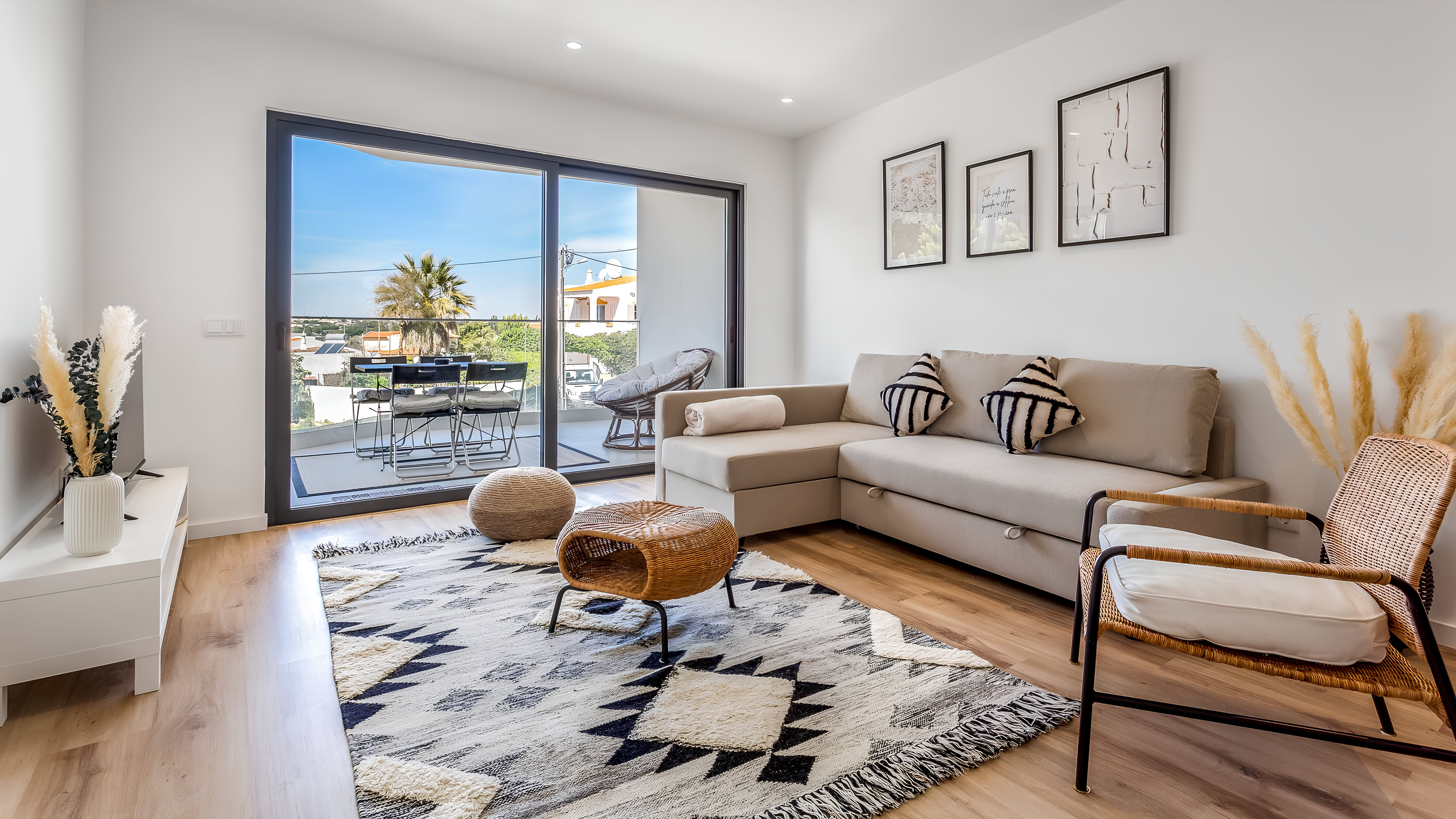 Villa Safira Salgados Albufeira: Charming 2-Bedroom Apartment with Sea Views and Pool, Albufeira