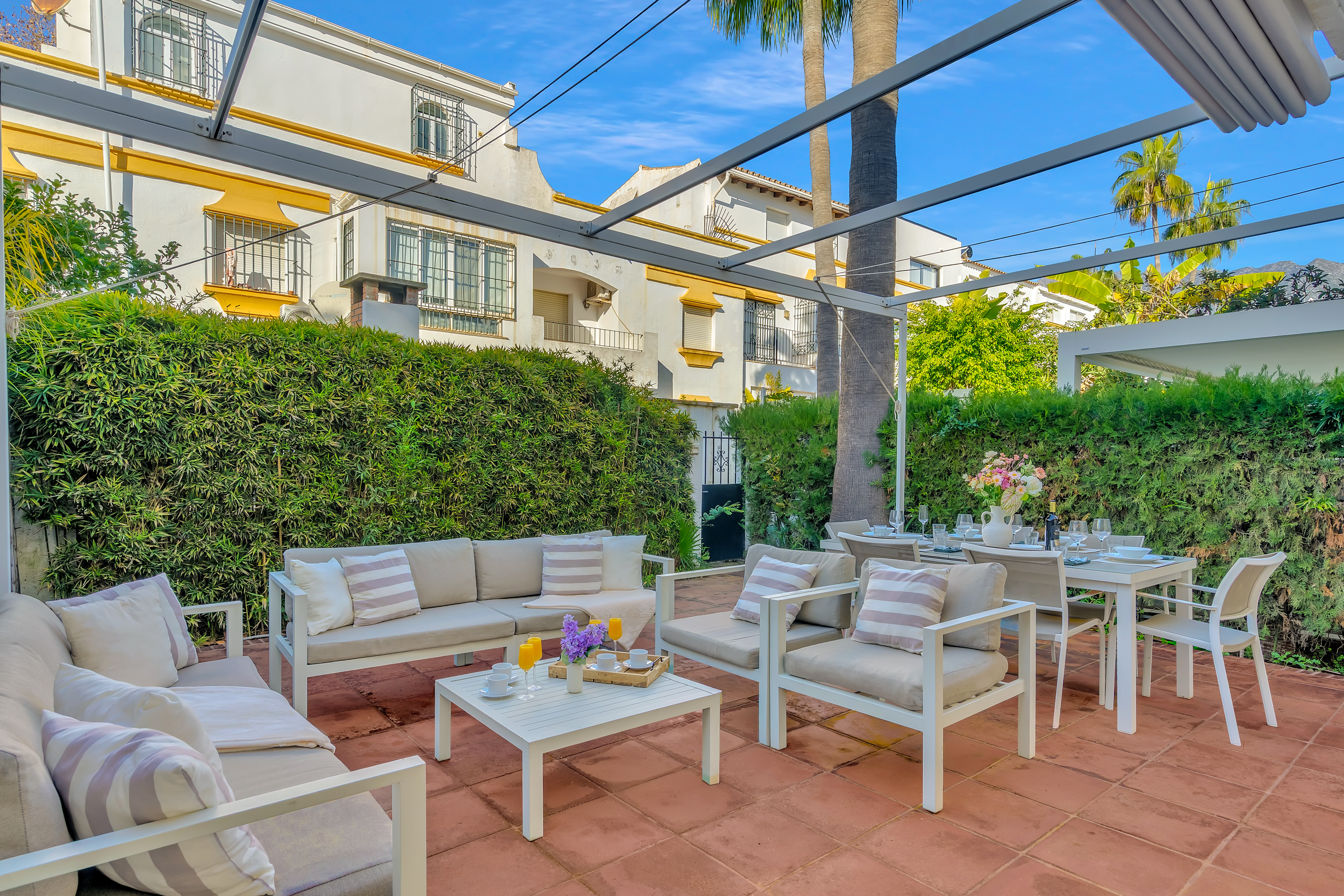 Villa Garbí Istán Marbella: Luxury 4-Bedroom Apartment with Seaview and Pool, Marbella