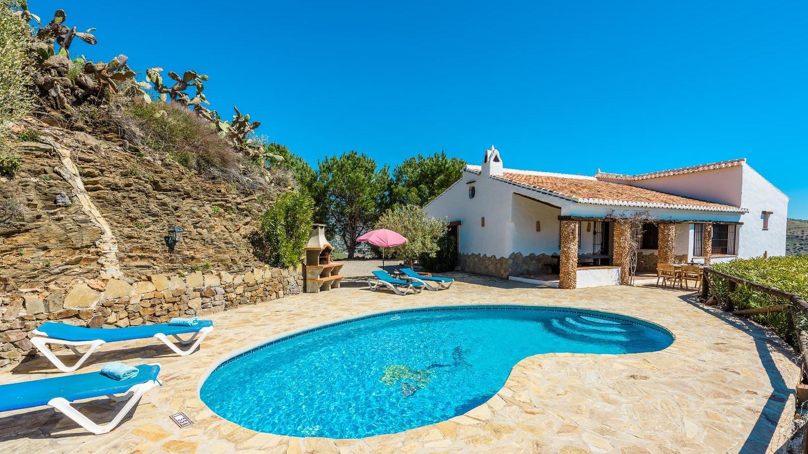 Villa Solano Maro Nerja: Spacious 3-Bedroom Apartment with Sea View and Pool, Nerja