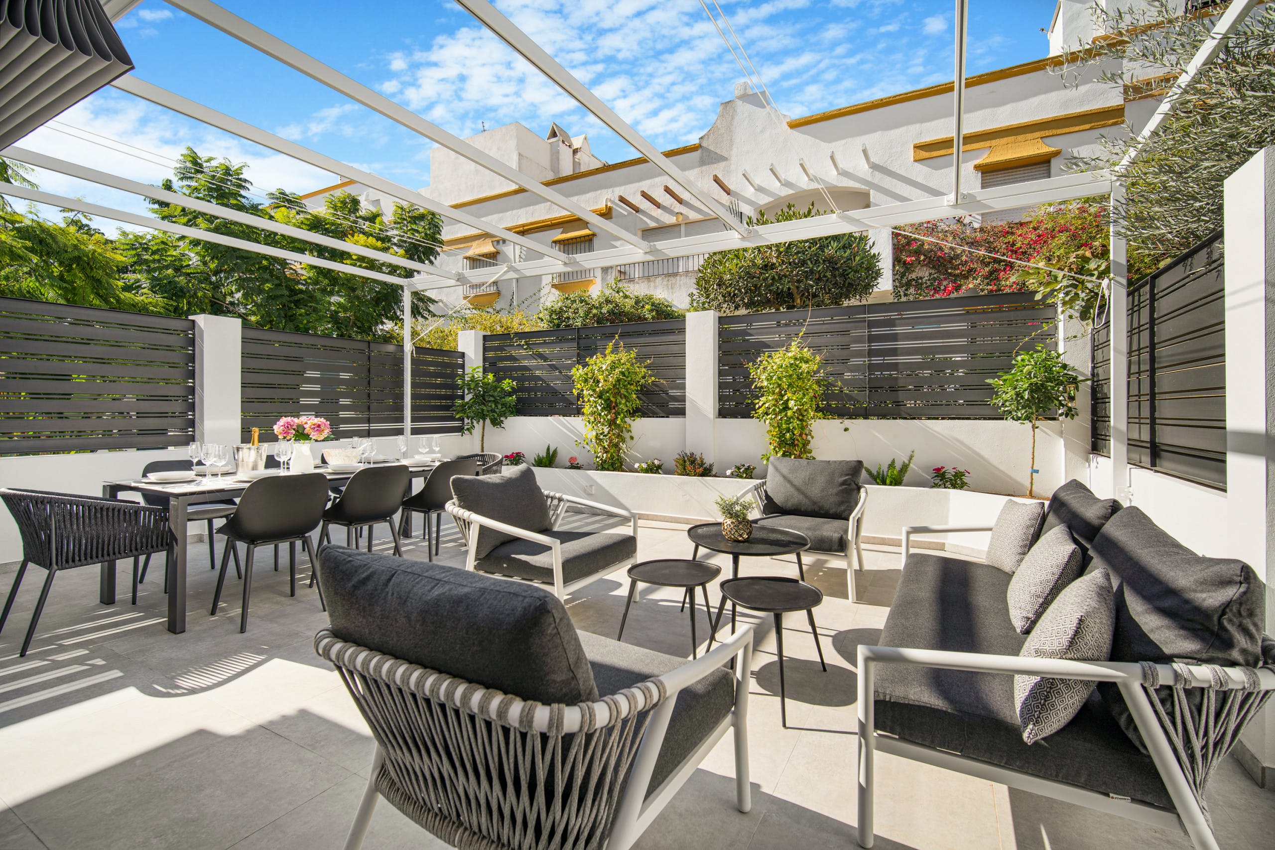 Villa Mestral Hacienda Marbella: Spacious 5-Bedroom Apartment with Seaview and Pool, Marbella