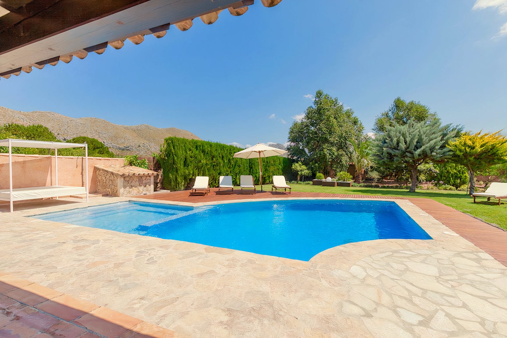 Casa Alzina Pollença: Stylish 4-Bedroom Apartment with Pool and Sea Views, Pollença