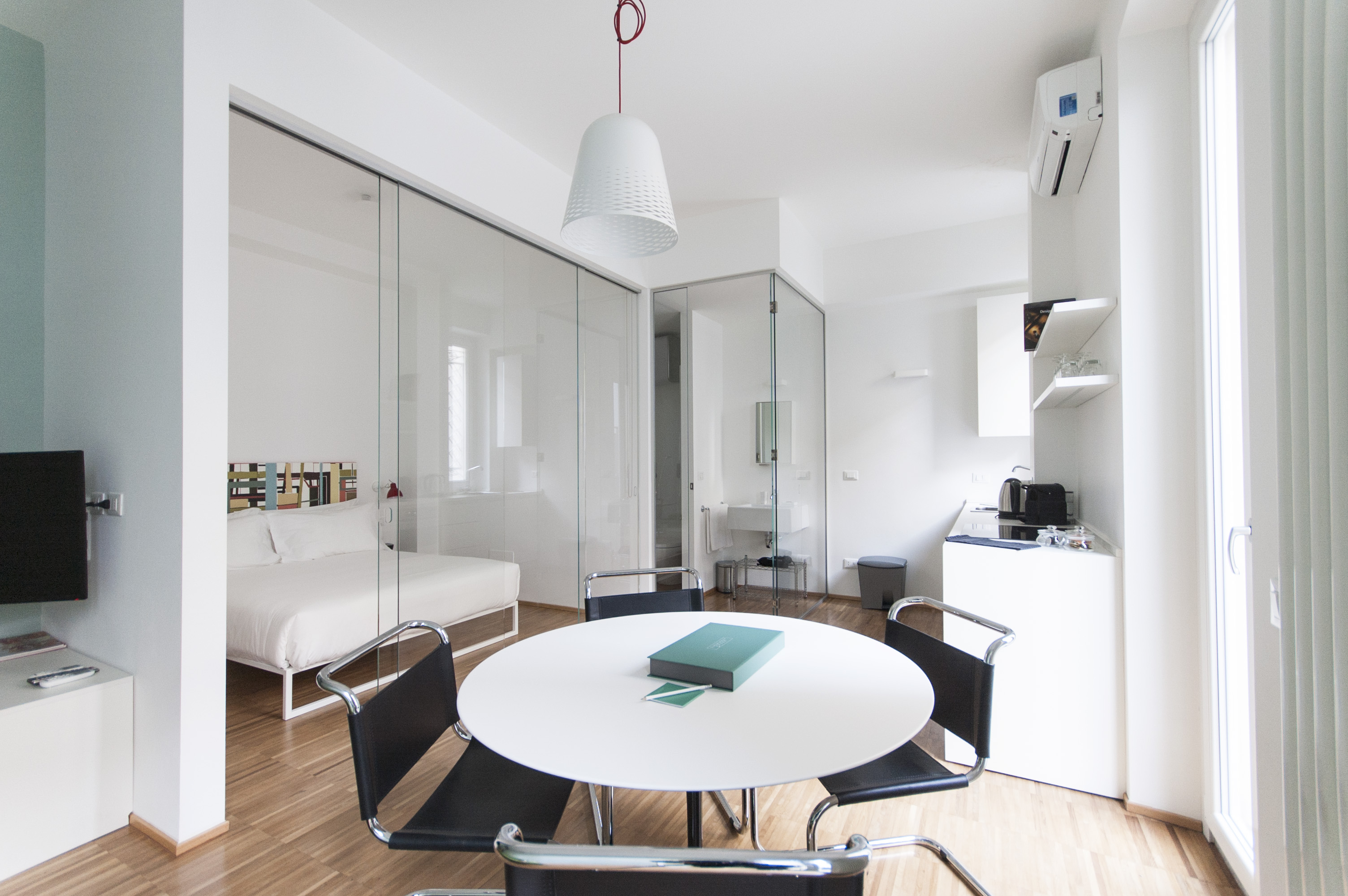 Casa Ambrosiano Cinque Vie: Contemporary 2-Bedroom Apartment with Terrace, Apartment Rental Cinque Vie, Milan