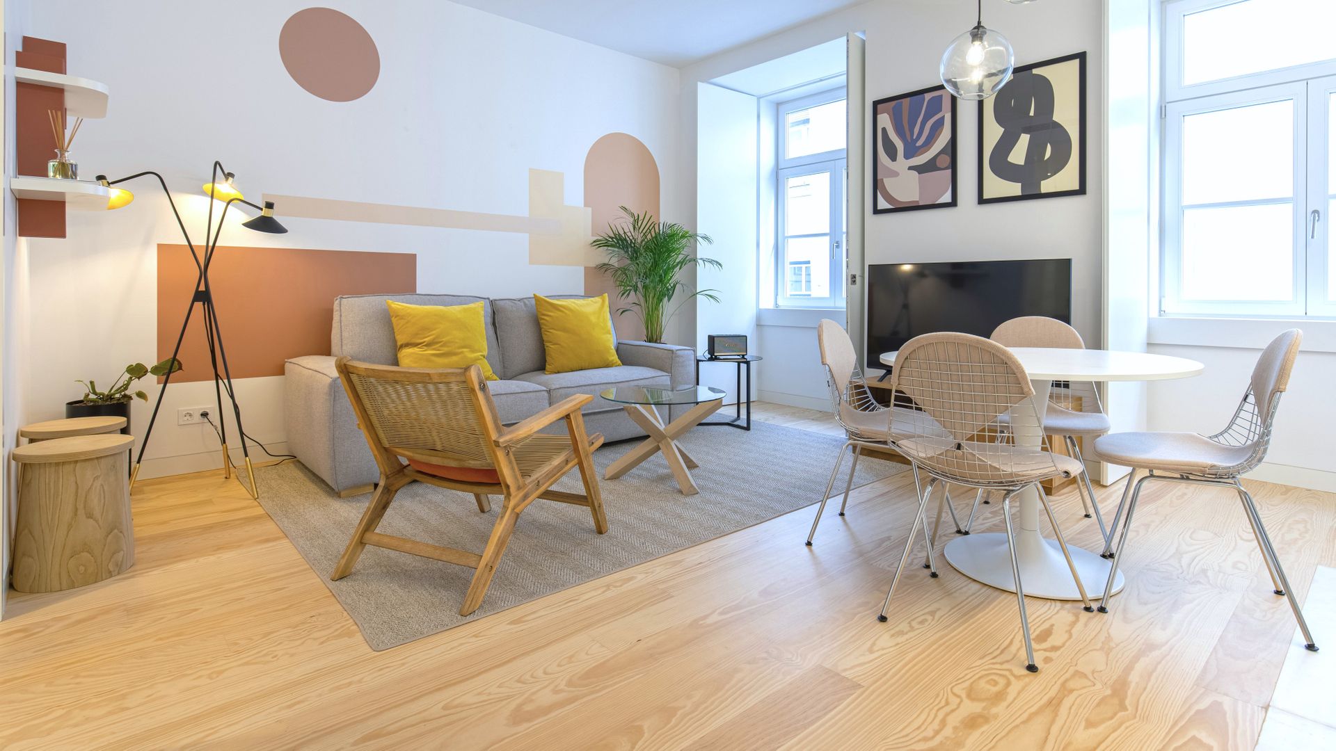Casa Amendoeira Campo Pequeno: Stylish 2-Bedroom Apartment with Sea Views in Campo Pequeno, Lisbon