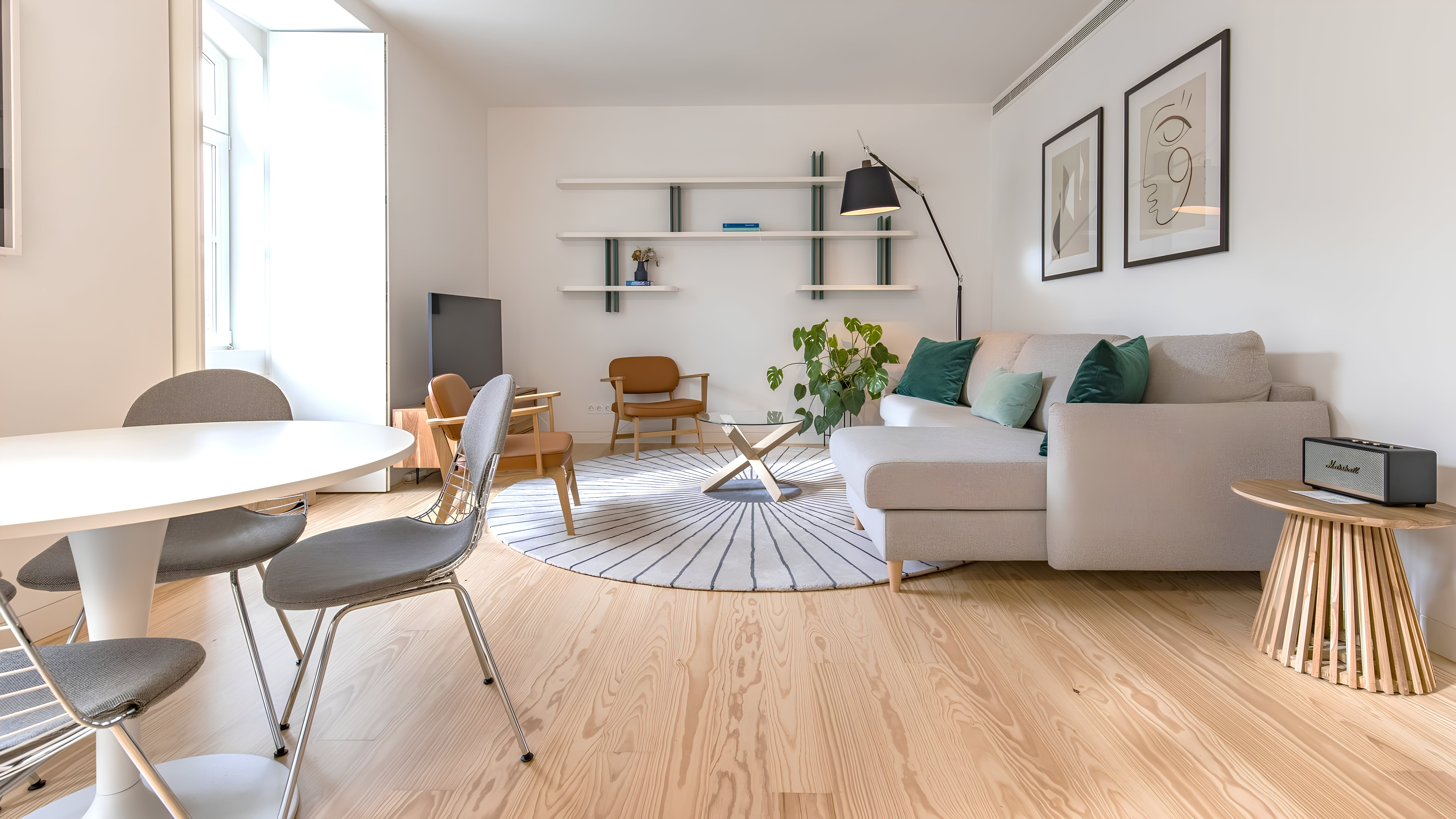 Casa Amoreiras Campo Pequeno: Charming 2-Bedroom Apartment Rental with Air-Con in Campo Pequeno Lisbon