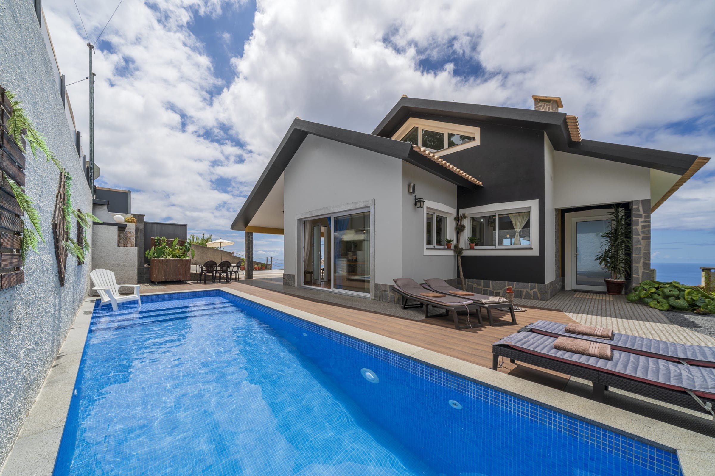Villa Suão Arco da Calheta: Charming 2-Bedroom Apartment with Sea View and Pool in Calheta, Madeira