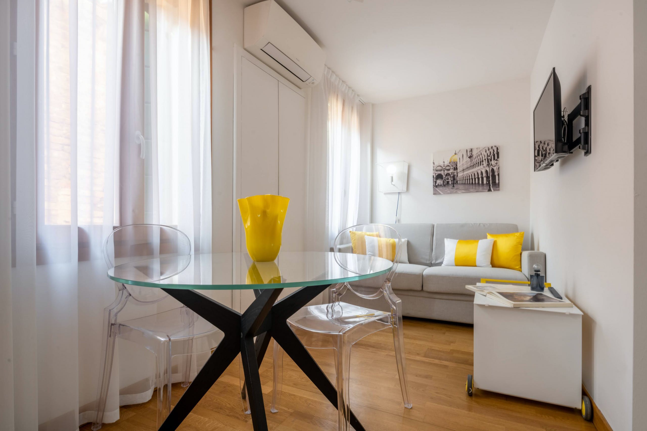 Casa Arsenale Castello: Charming 2-Bedroom Apartment Rental with Seaview and Air-Con in Castello Venice